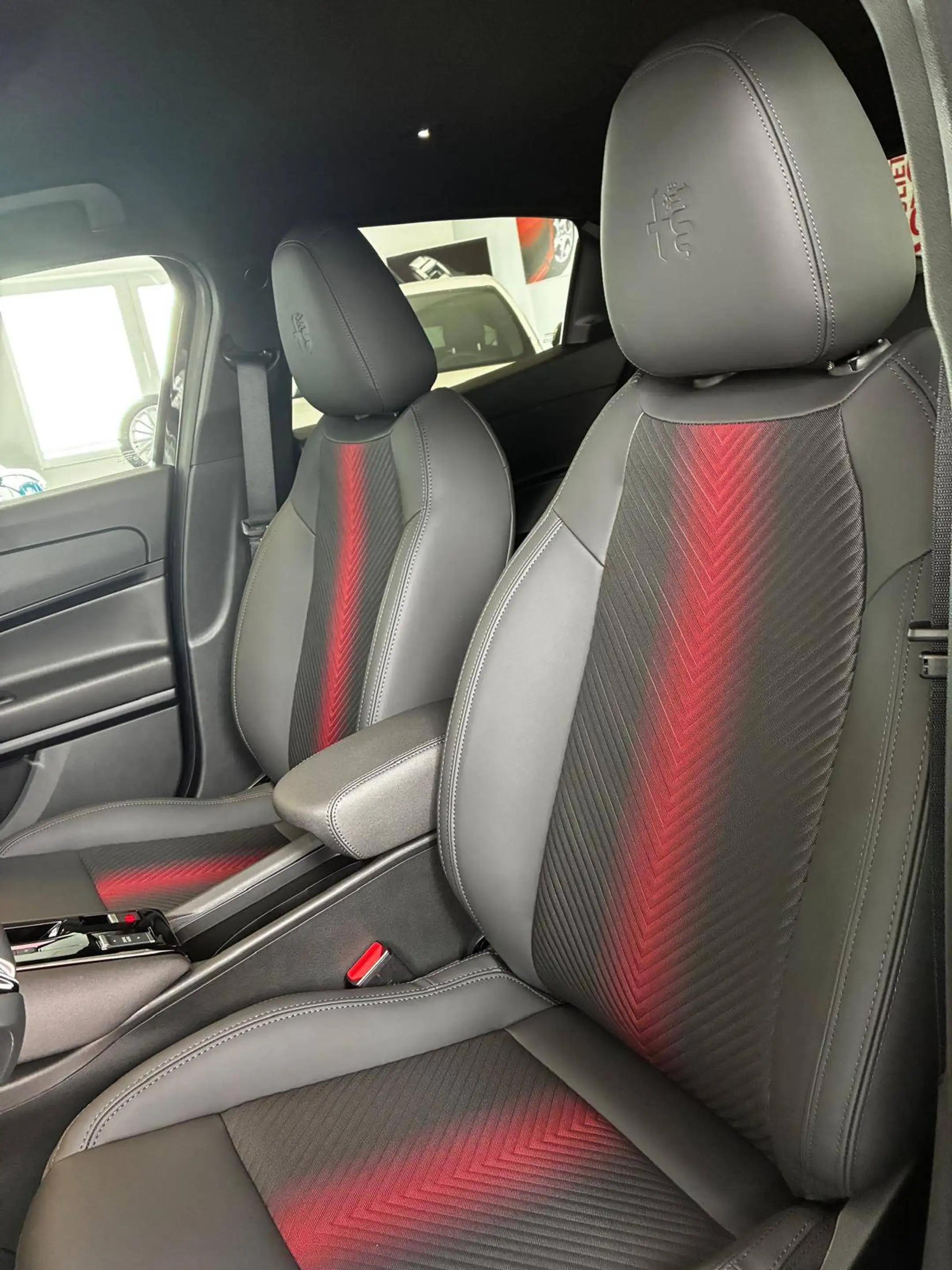 Alfa Romeo Junior Junior Ibrida Speciale 1.2 MHEV e-DCT6 Speciale — photo 4