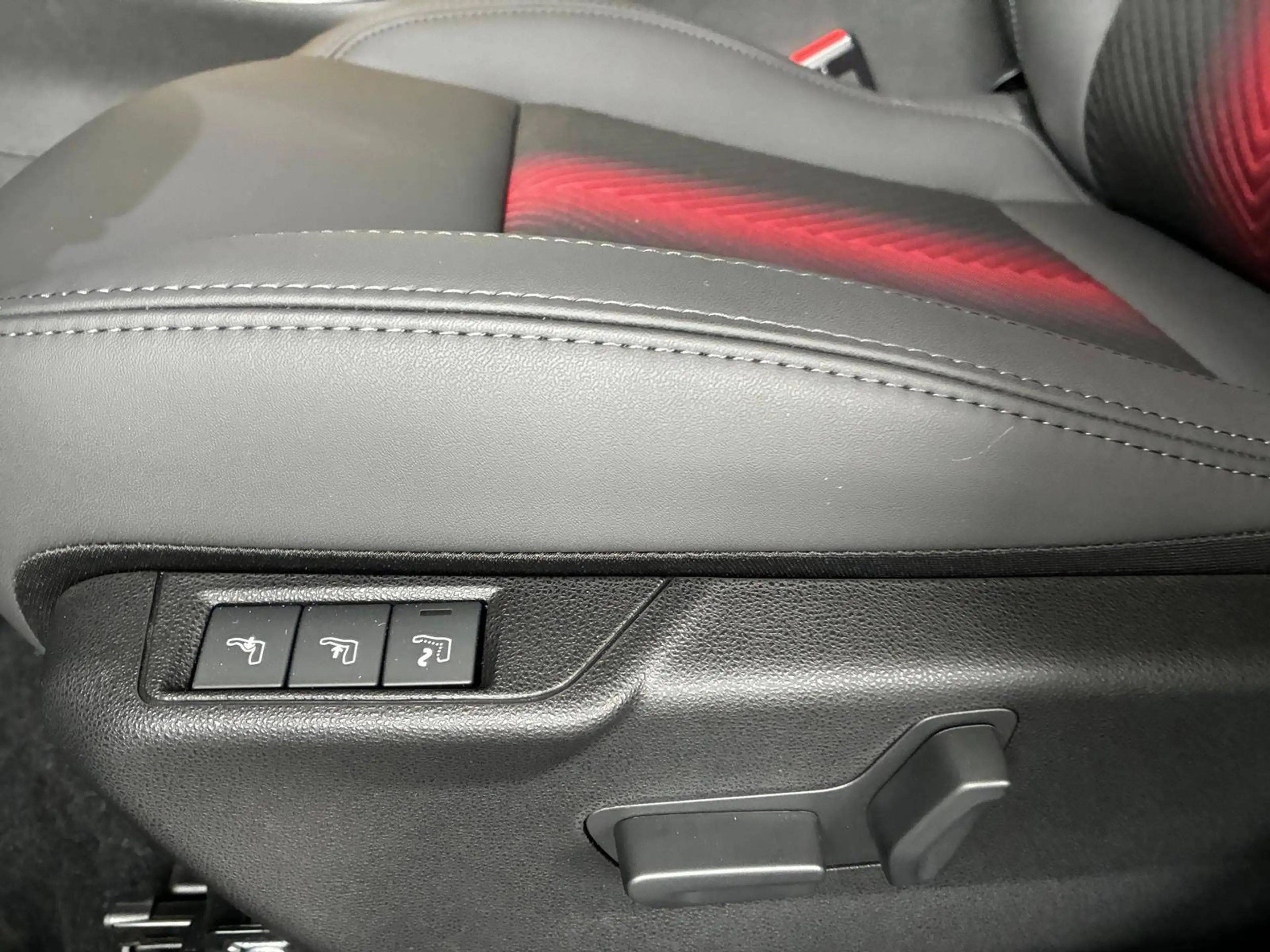 Alfa Romeo Junior Junior Ibrida Speciale 1.2 MHEV e-DCT6 Speciale — photo 8