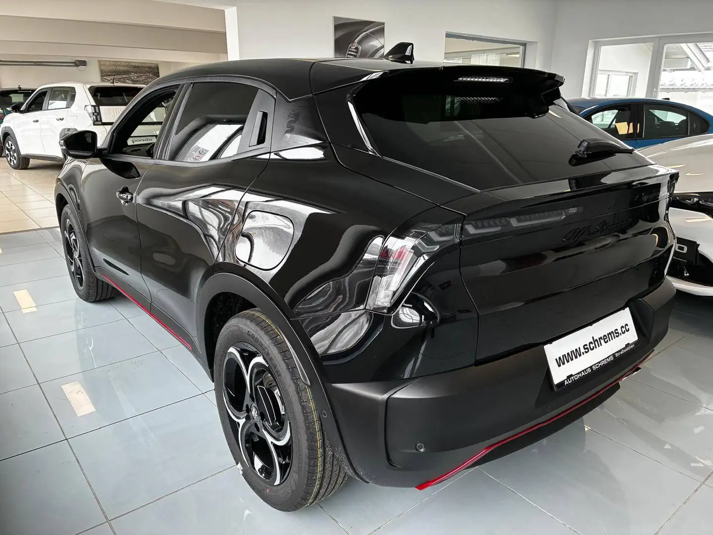 Alfa Romeo Junior Junior Ibrida Speciale 1.2 MHEV e-DCT6 Speciale Schwarz - 2