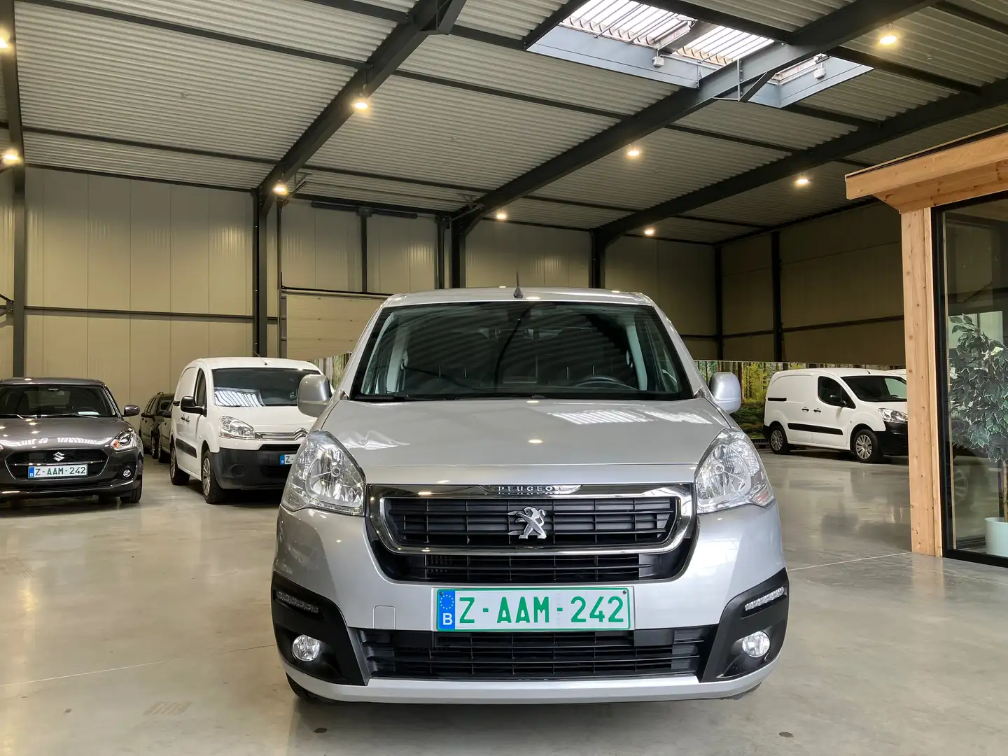 Peugeot Partner 1,6 HDI Airco 100PK 12M omniumgar. Prijs = all-in! Argent - 2