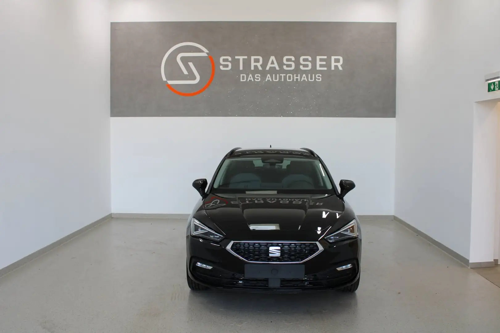 SEAT Leon Style Edition 1.5 eTSI DSG Schwarz - 2