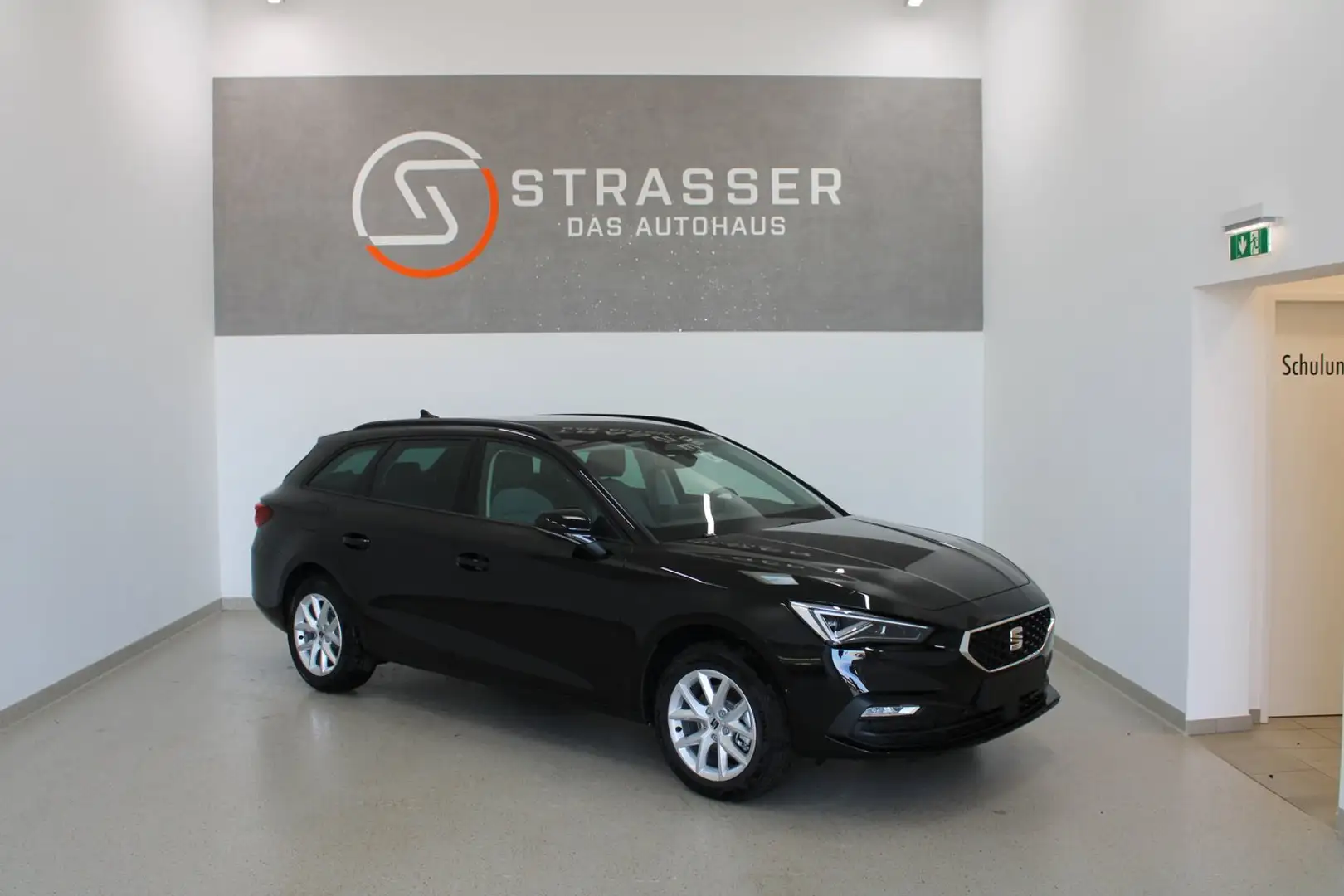 SEAT Leon Style Edition 1.5 eTSI DSG Schwarz - 1