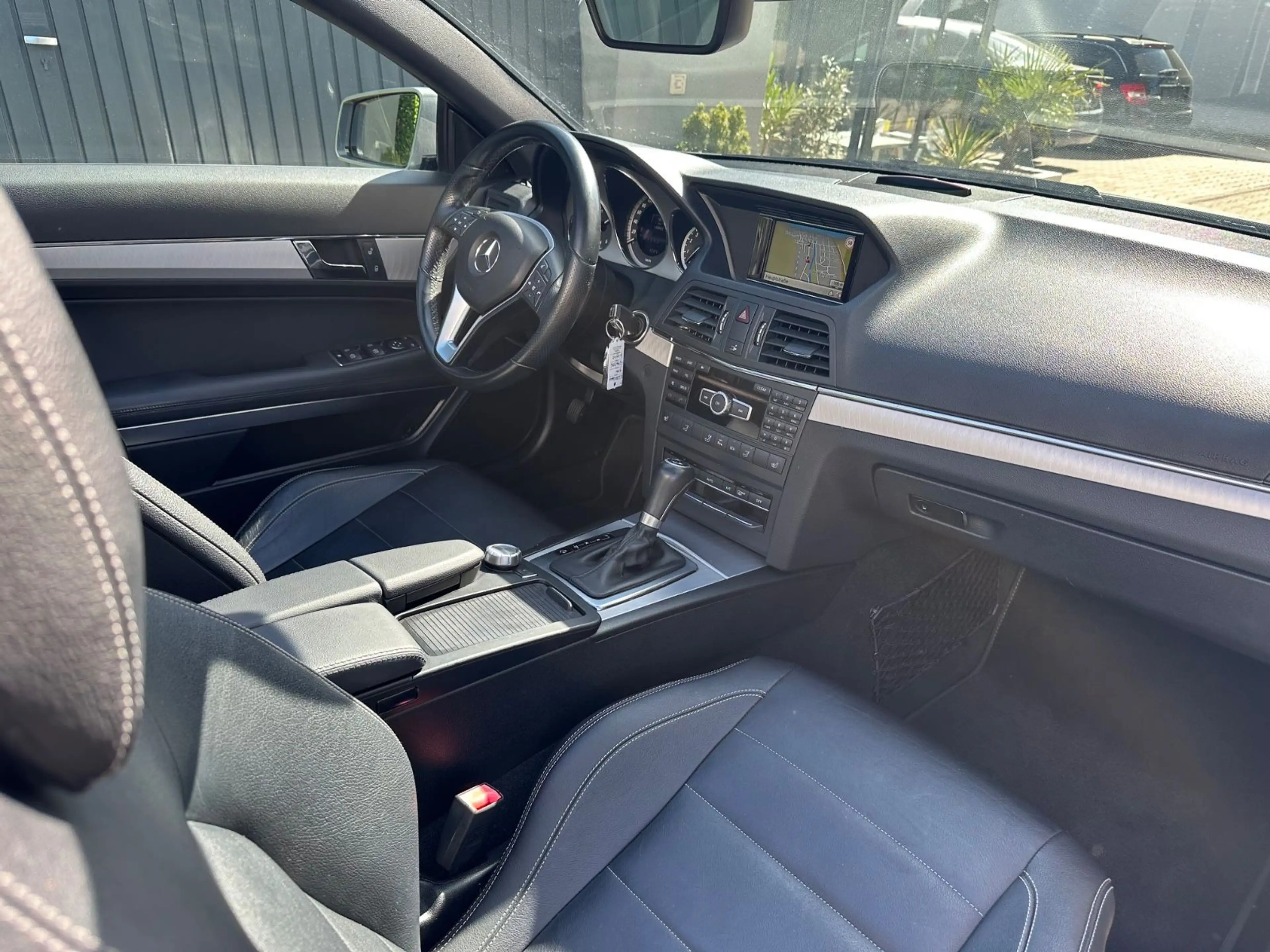 Mercedes-Benz E 250 E Cabrio E 250 CGI Avantgarde|Navi|AHK|gep — photo 13