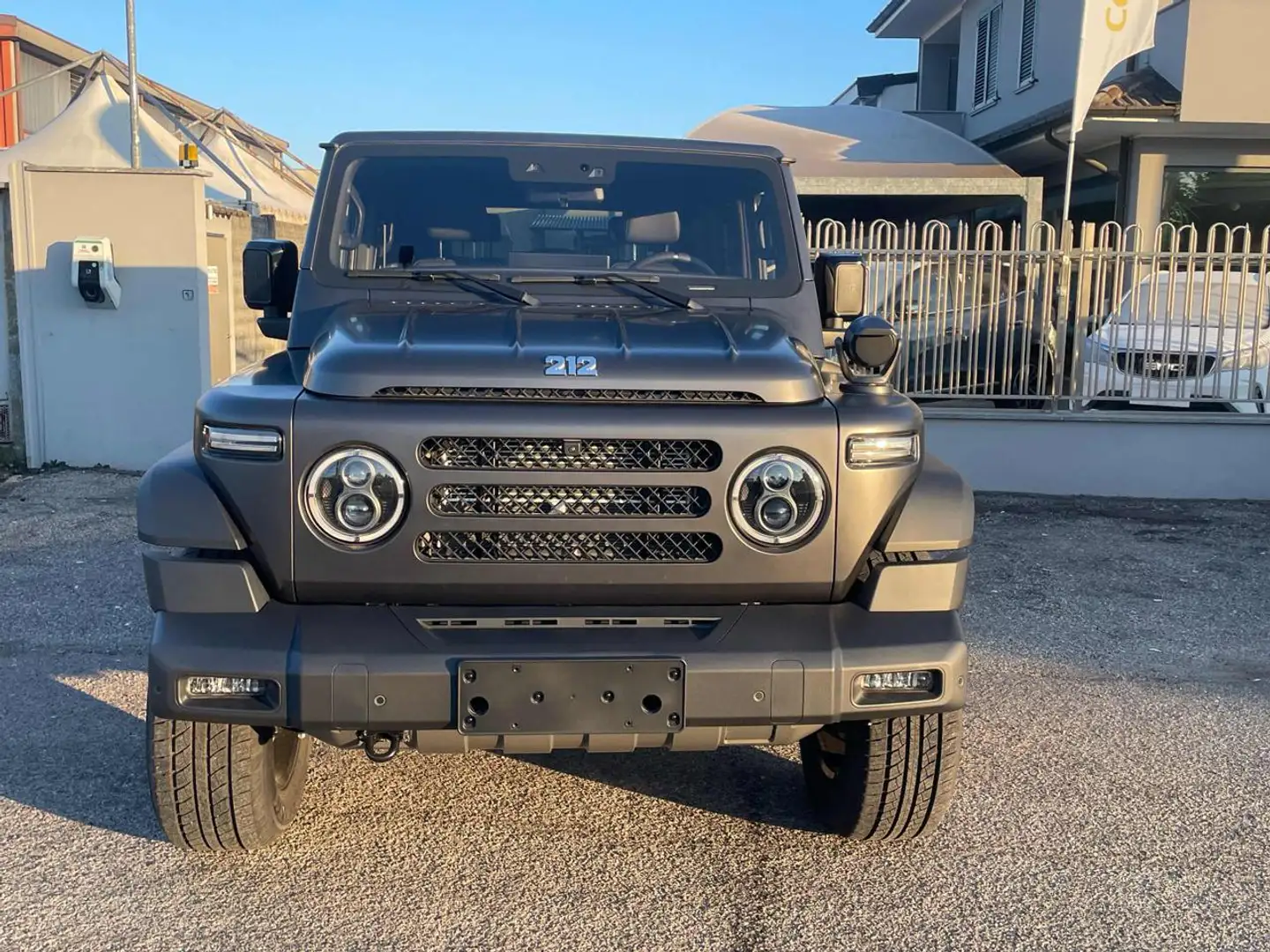 EMC Sonstige 2.0 TGDI 8AT 4WD Officer Grau - 1