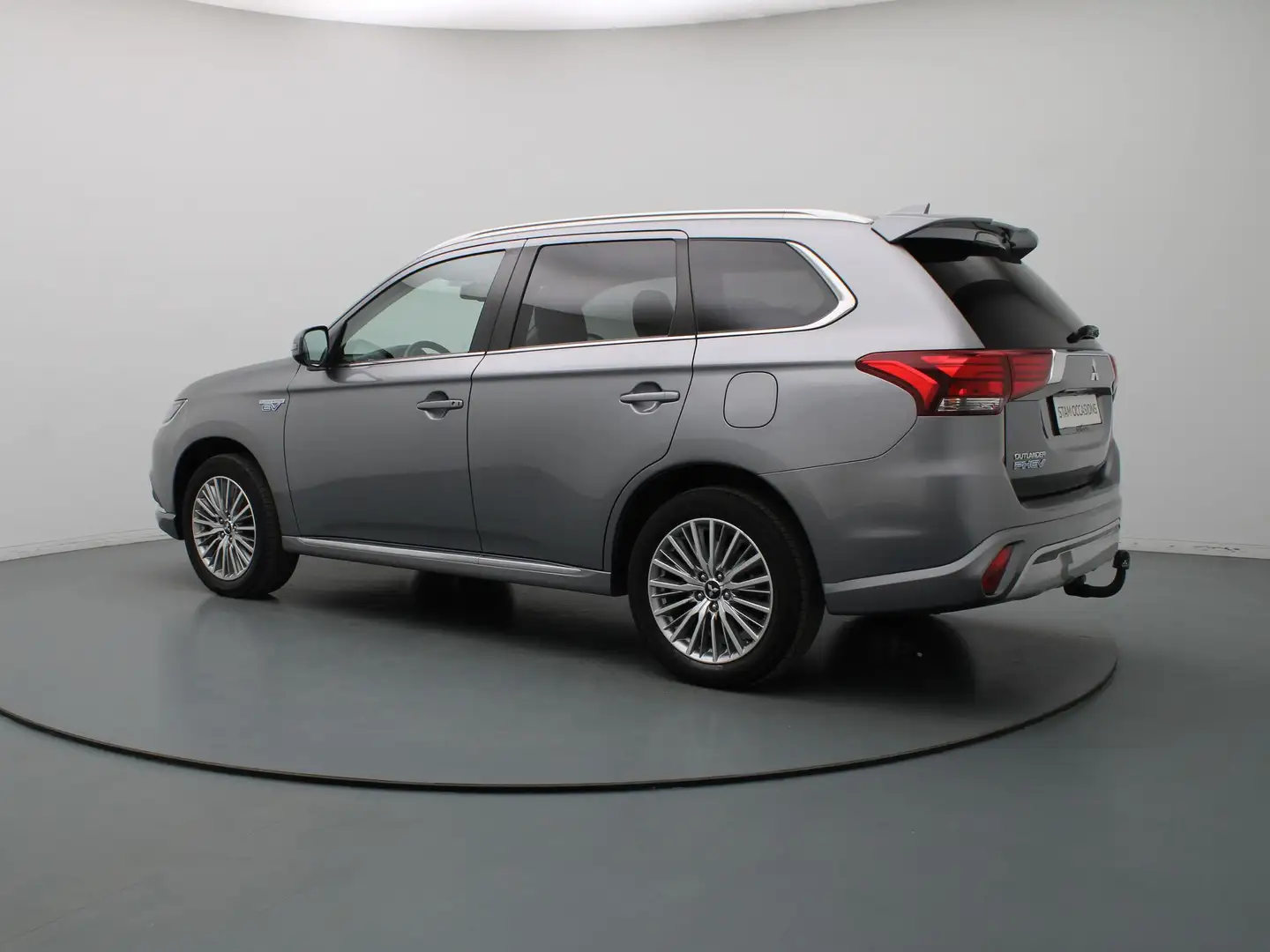 Mitsubishi Outlander 225pk PHEV Intense+ Automaat Camera | Cruise | Nav Silber - 2