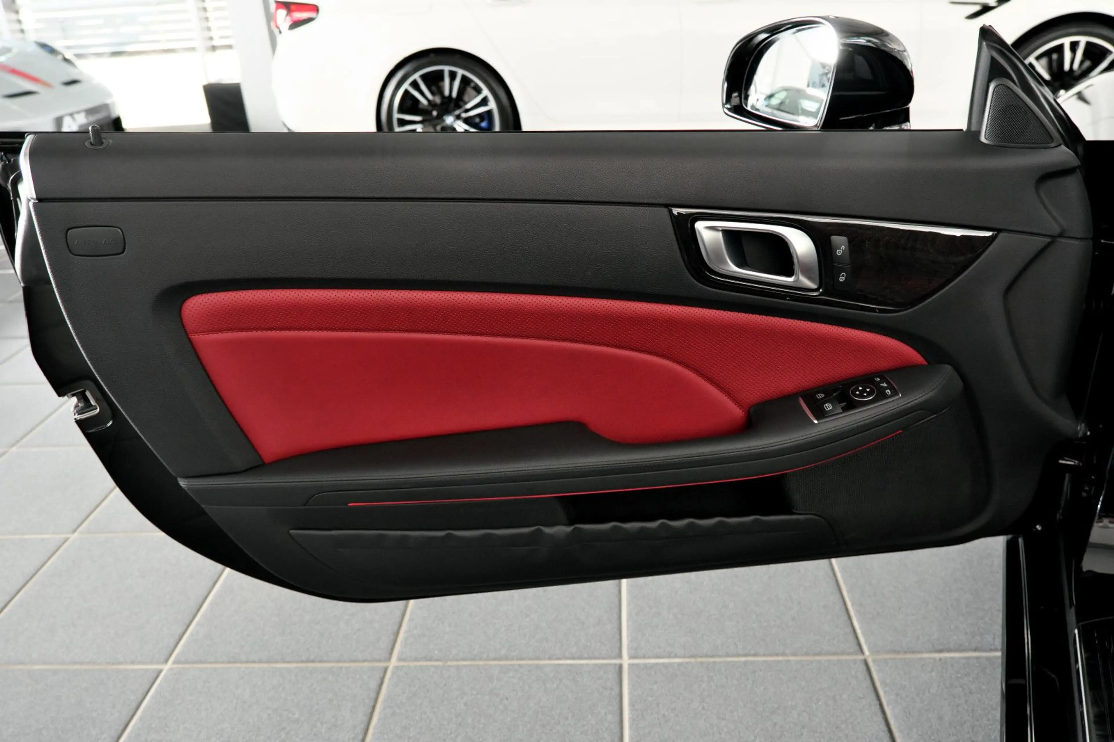 Mercedes-Benz SLC 300 AMG-Line ILS-LED Panorama DeutschesFZ — photo 11