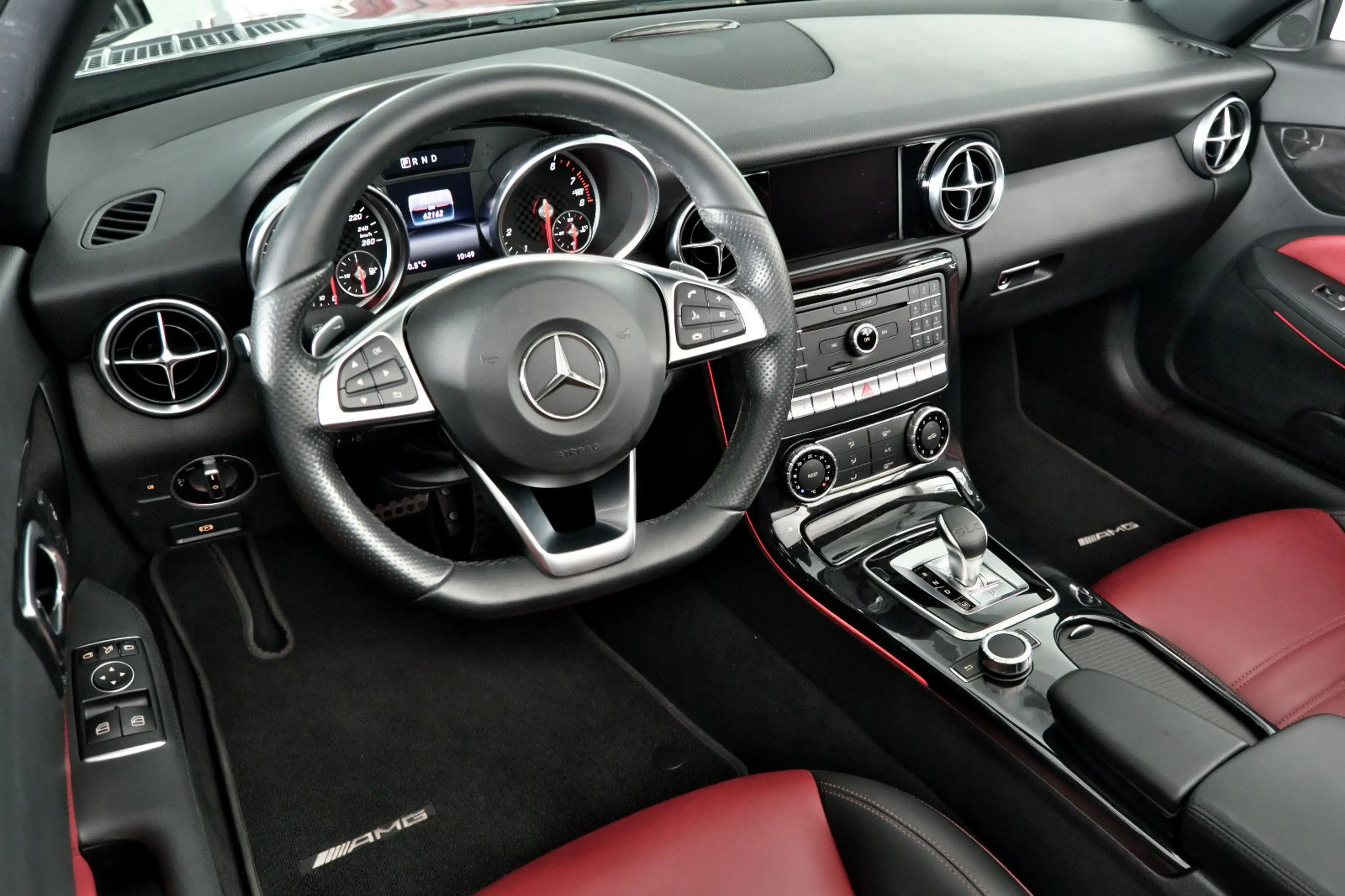 Mercedes-Benz SLC 300 AMG-Line ILS-LED Panorama DeutschesFZ — photo 9