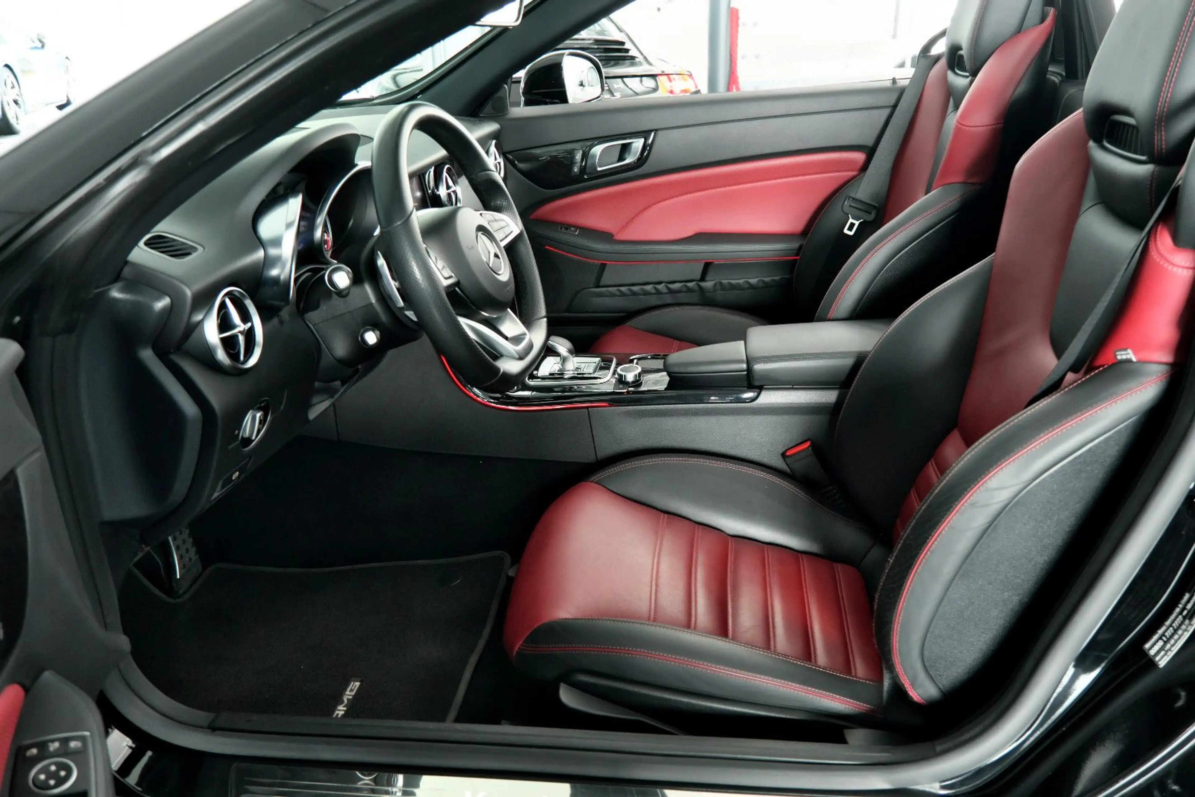 Mercedes-Benz SLC 300 AMG-Line ILS-LED Panorama DeutschesFZ — photo 10