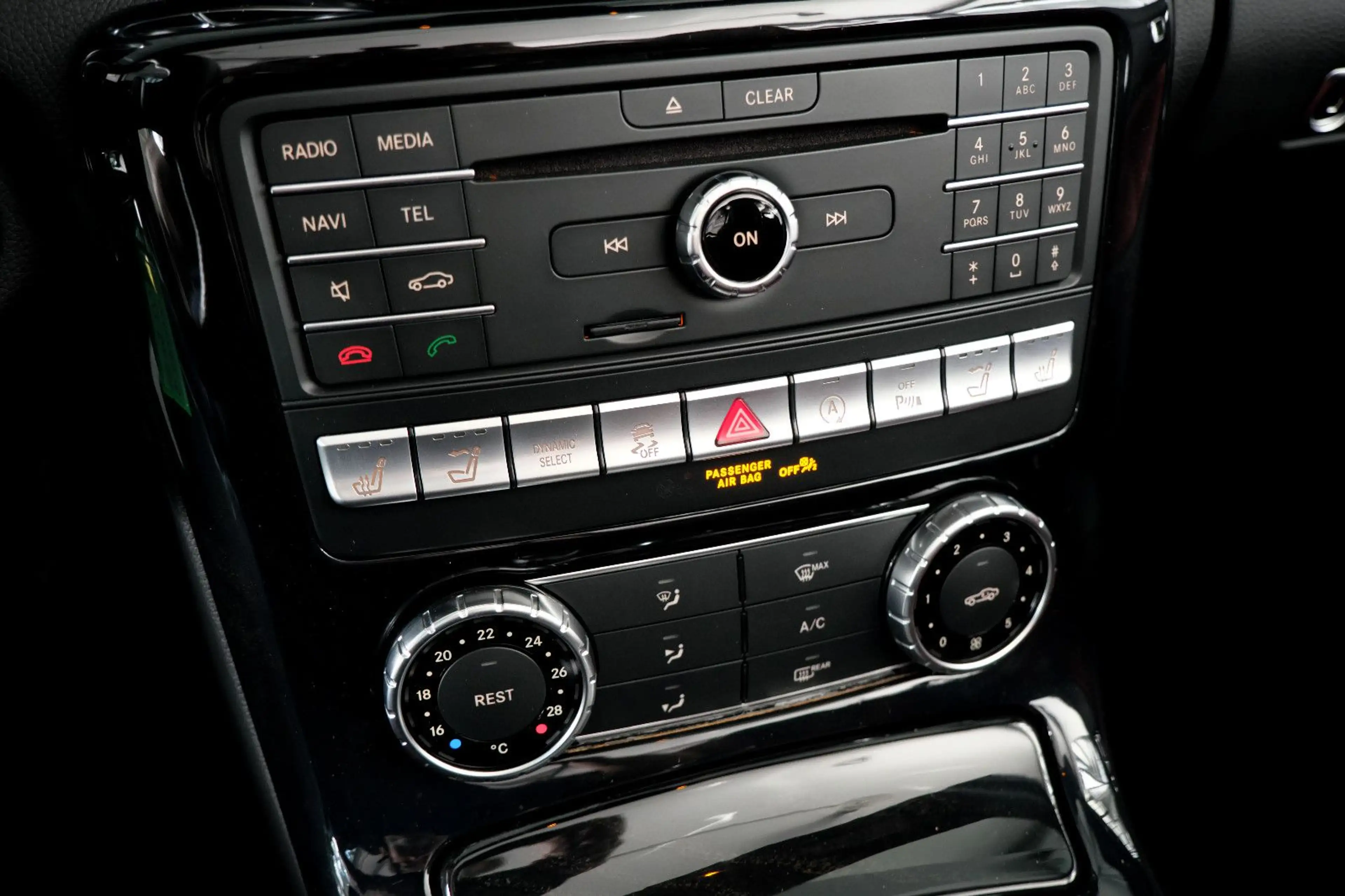 Mercedes-Benz SLC 300 AMG-Line ILS-LED Panorama DeutschesFZ — photo 12
