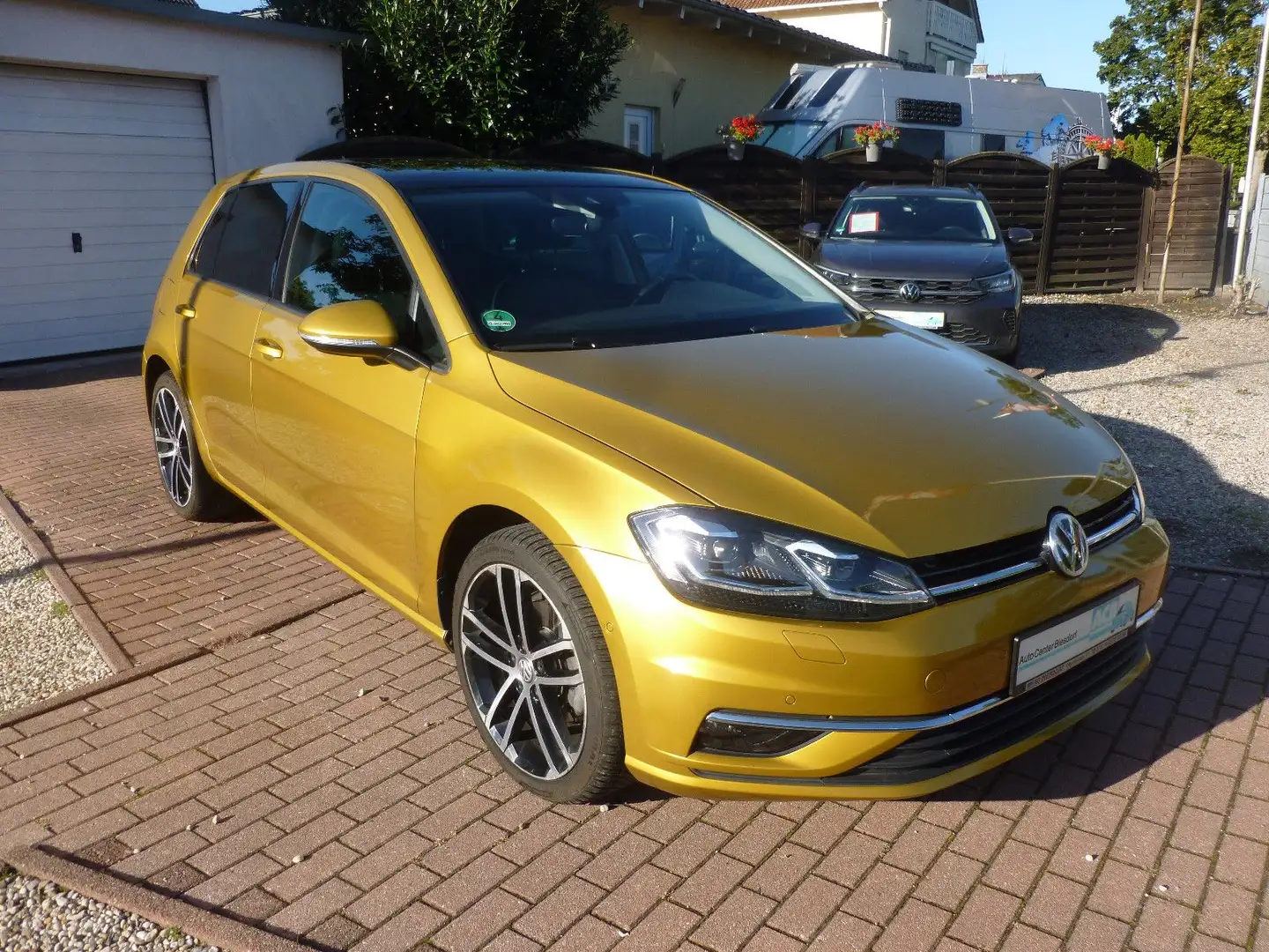 Volkswagen Golf VII Lim. Comfortline DSG/Pano/LED/STHZG+FB Gelb - 1