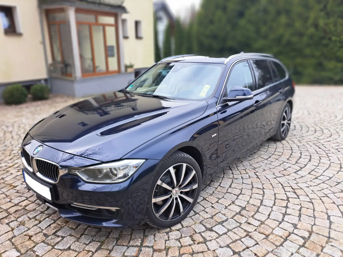 BMW 330 330d Touring xDrive Aut. Luxury Line Bleu - 1