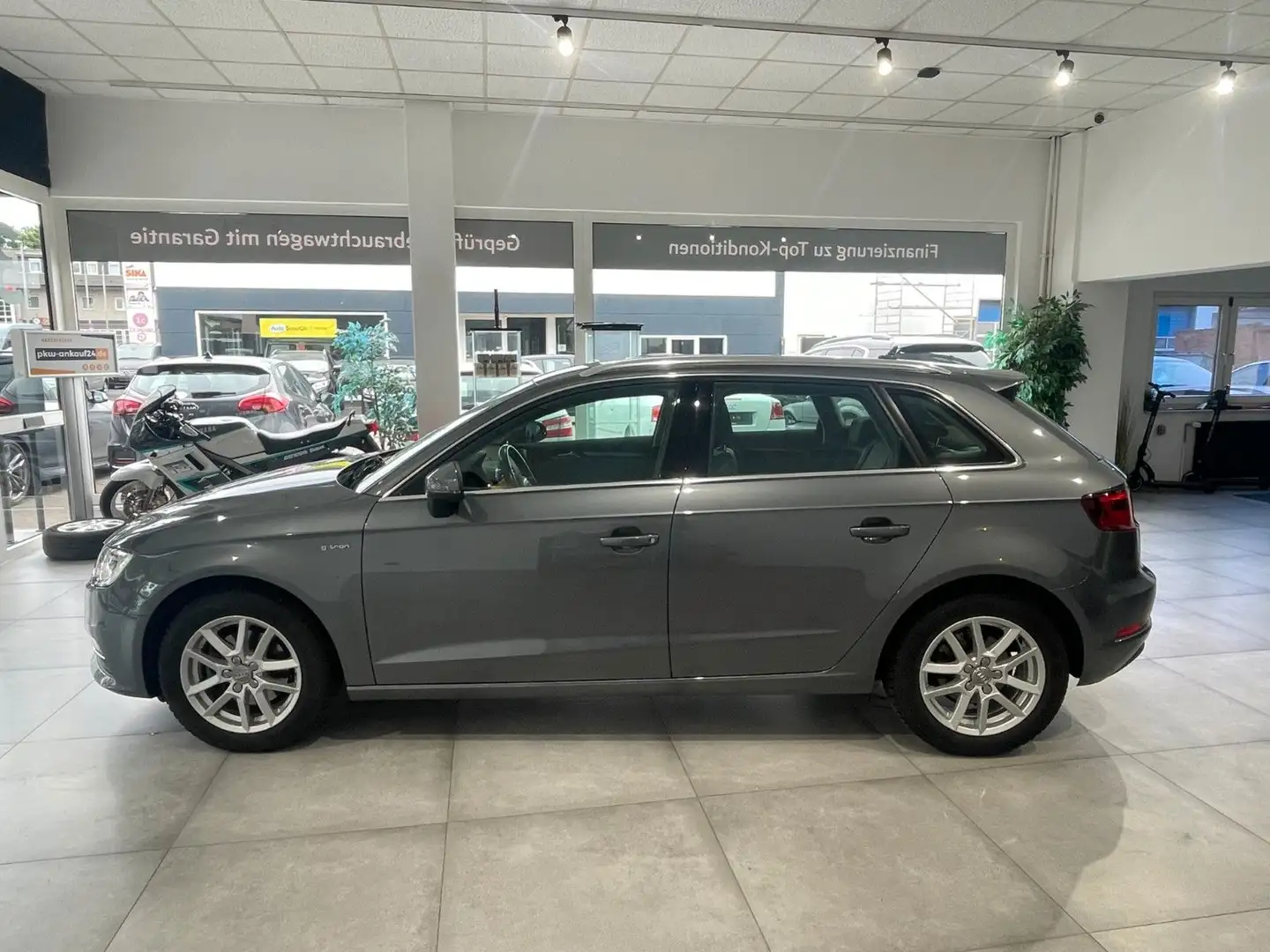 Audi A3 Sportback ambiente Grau - 2