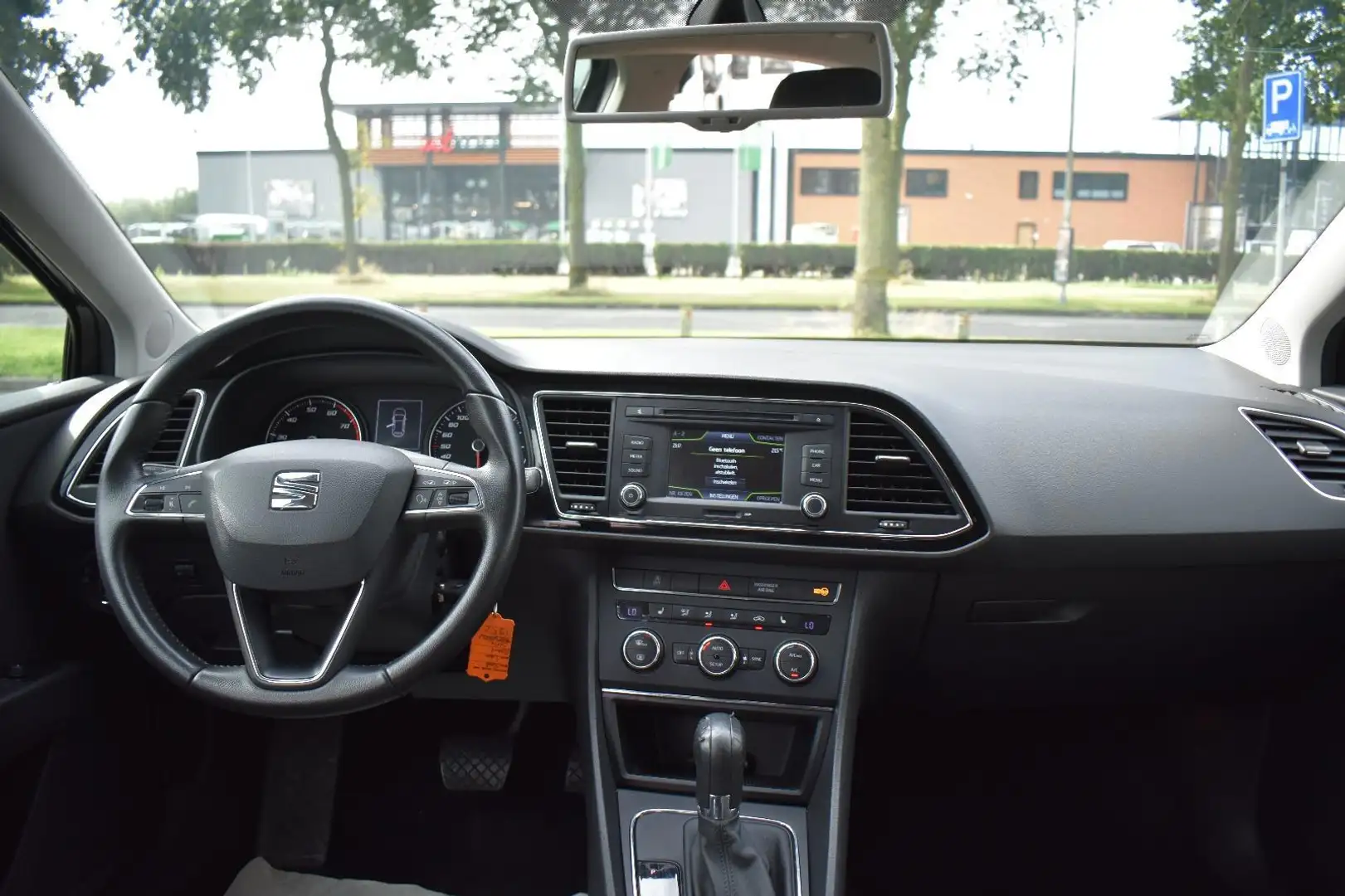 SEAT Leon 1.2 TSI STOELVERWARMING, DSG, CRUISE , PDC, CLIMA Zwart - 2