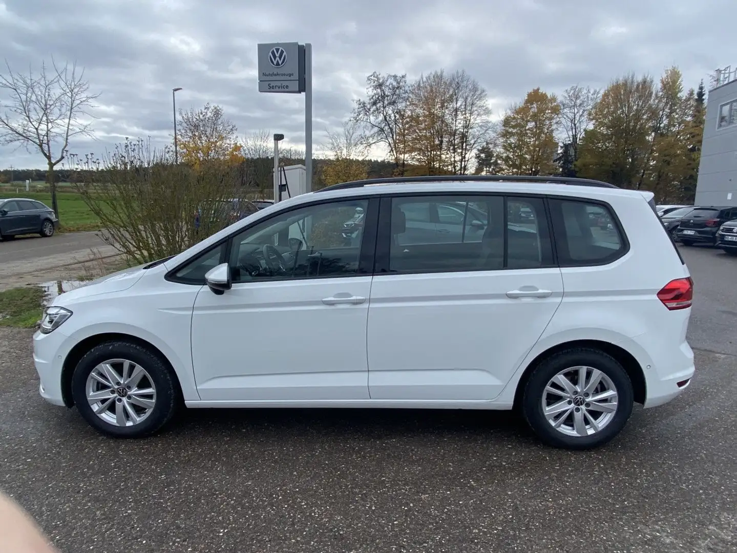 Volkswagen Touran 2.0 TDI DSG Comfortline NAVI+LED+PARKASSI Weiß - 2