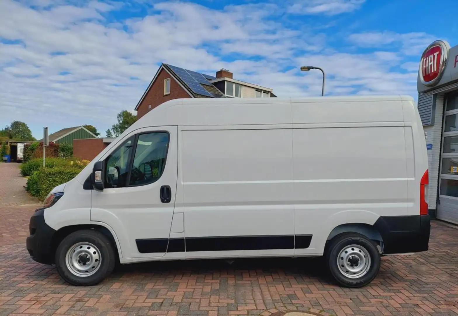 Fiat Ducato 35 2.2 MultiJet L2H2 140PK maxi Wit - 2