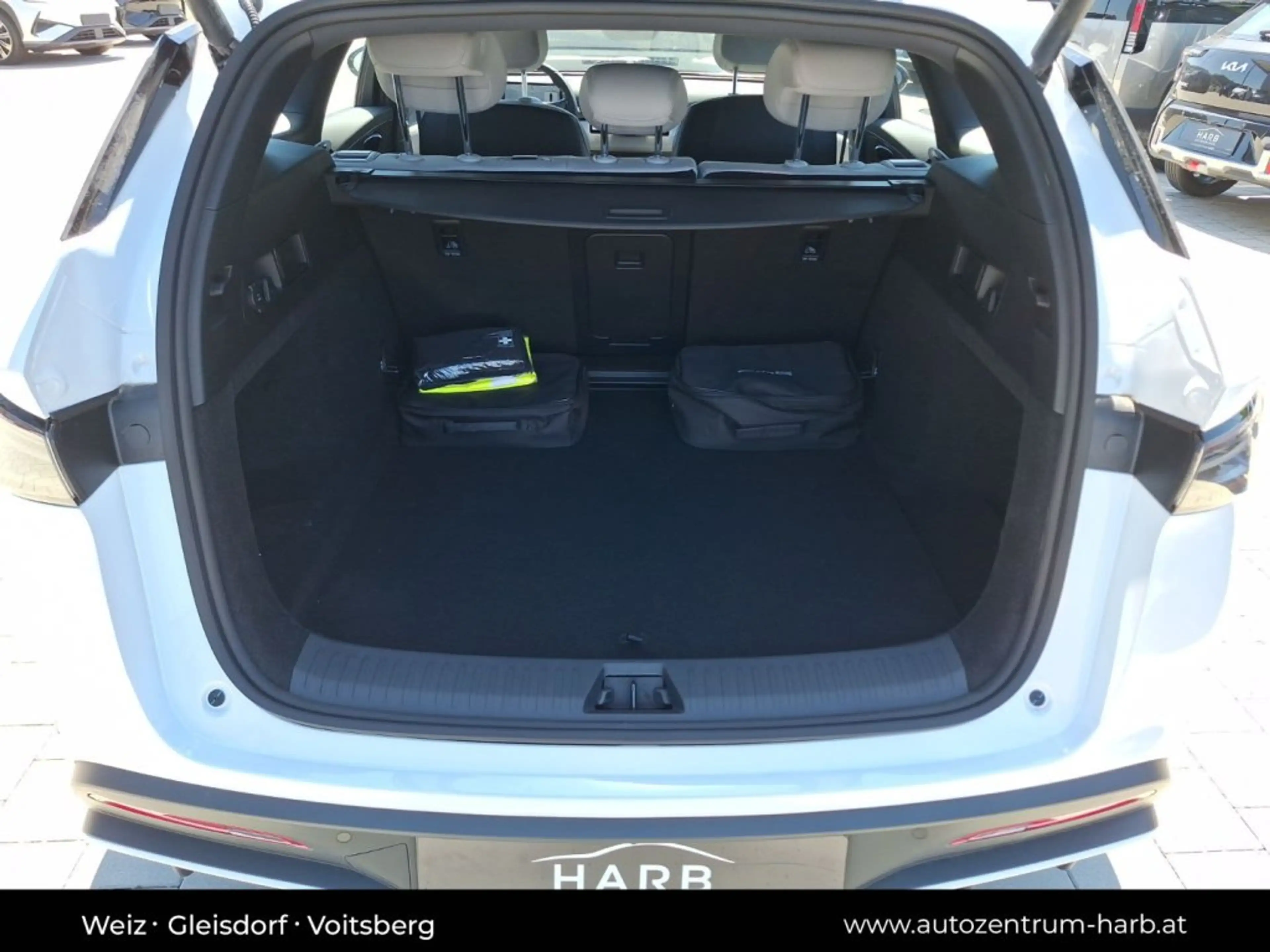 BYD Seal 6 DM-i Touring Boost — photo 13