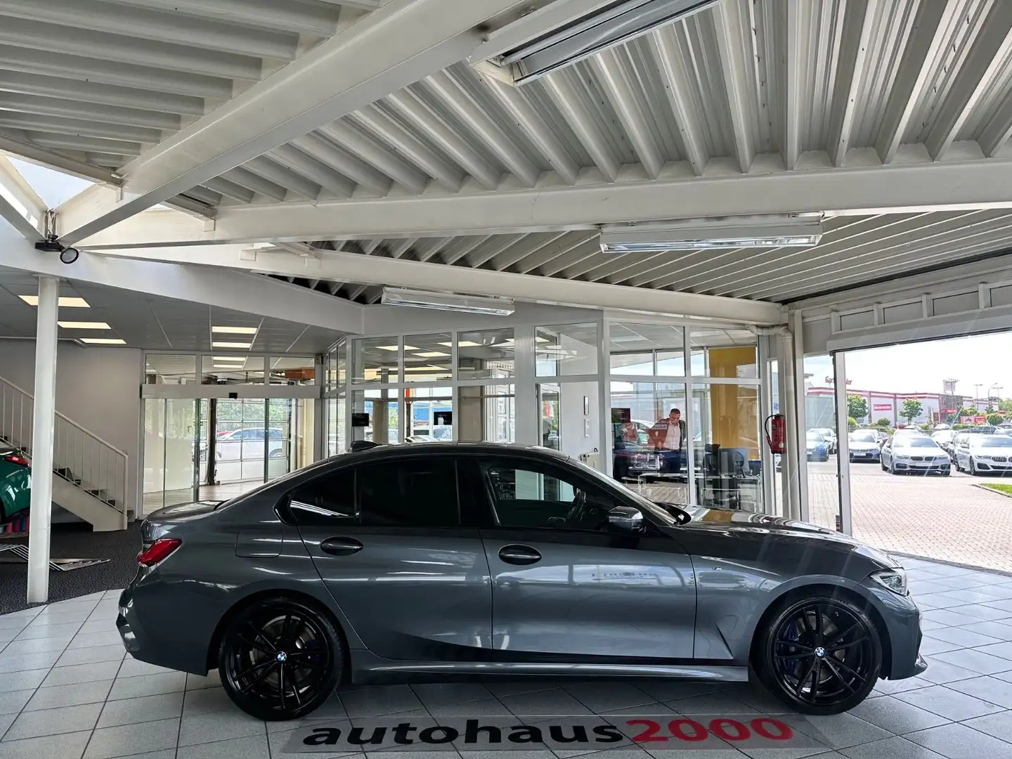 BMW 330 d M Sportpaket AUT./LASER/NAVI/PDC V-H/HIFI Gris - 2