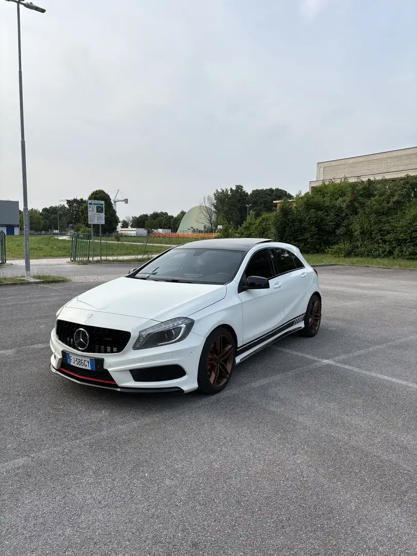 Mercedes-Benz A 200 d Premium AMG - 1