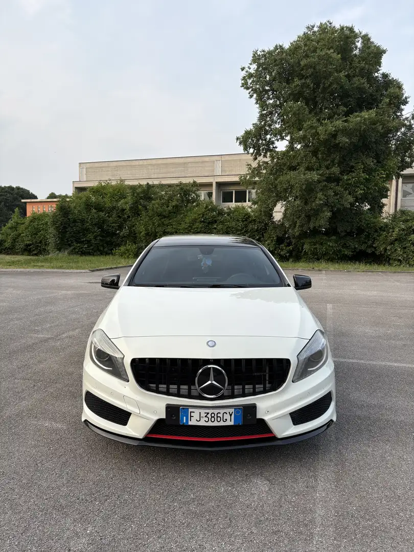 Mercedes-Benz A 200 d Premium AMG - 2