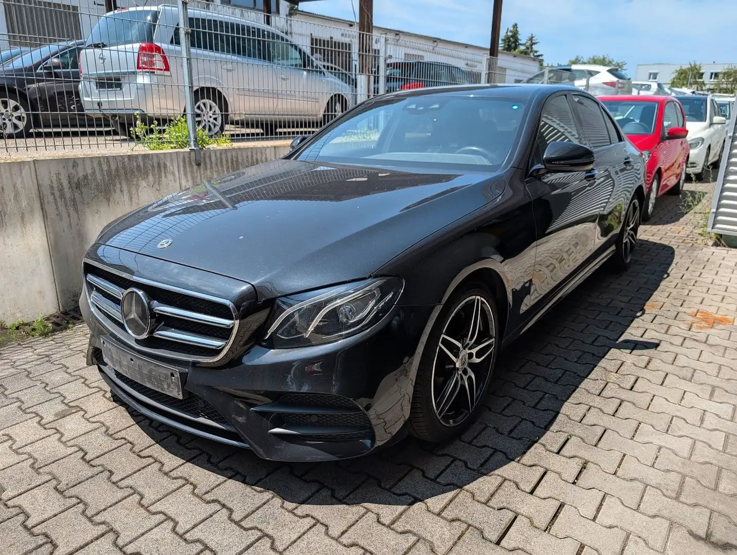 Mercedes-Benz E 200 d  AMG-Line.  AHK. RFK. Navi. *Distronic* Noir - 1