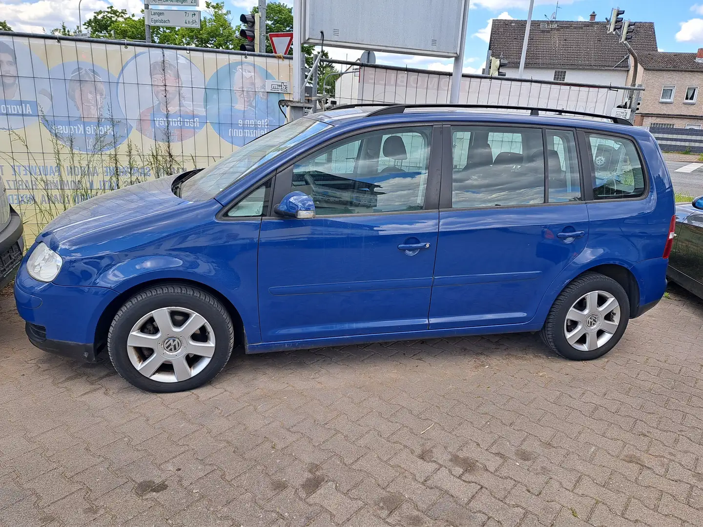 Volkswagen Touran * Automatik - Klimaanlage  * Blau - 1