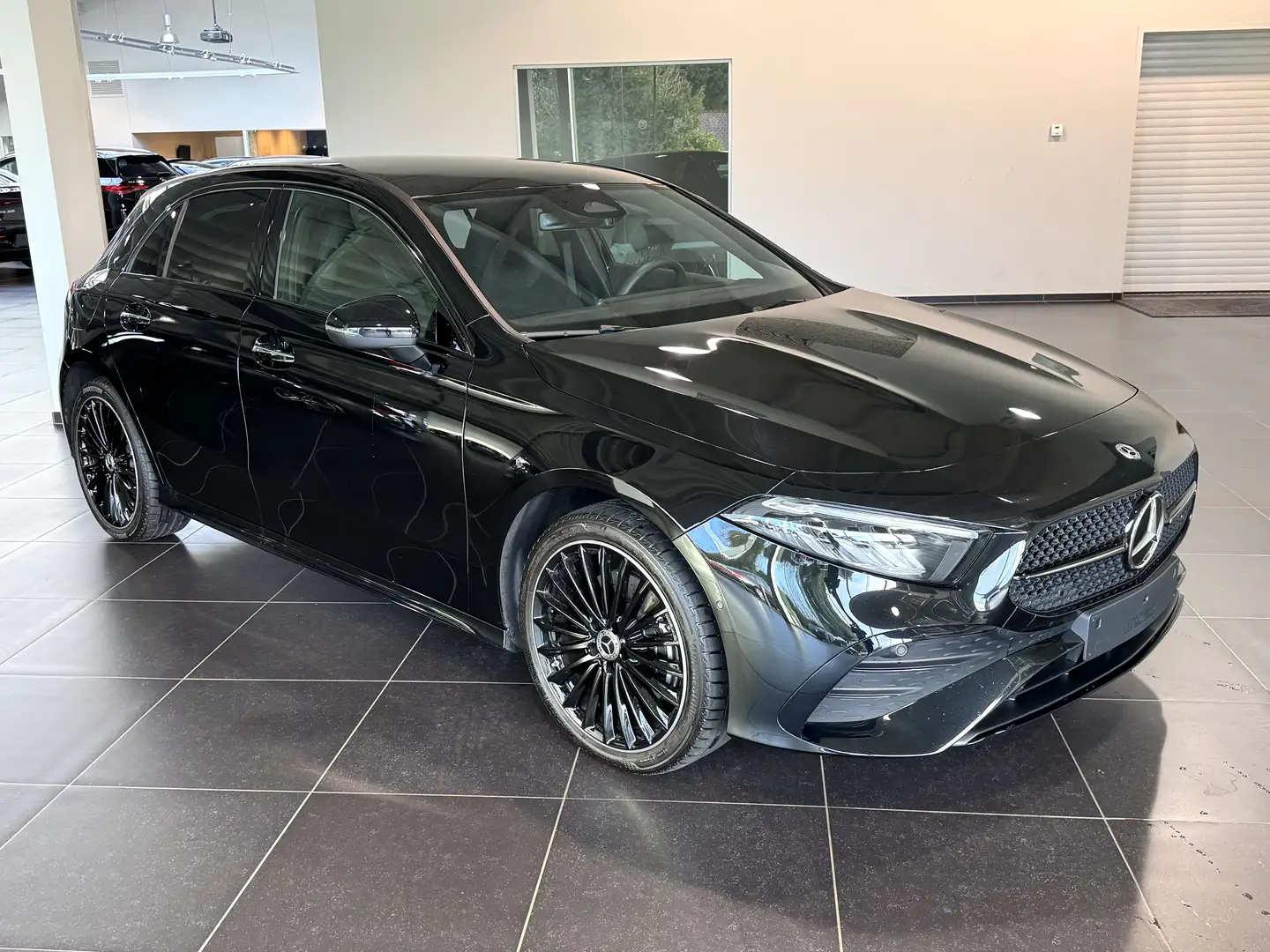 Mercedes-Benz A 250 e Amg Night Pack, Keyless-Go, 19 Inch Alu, Camera, Noir - 2