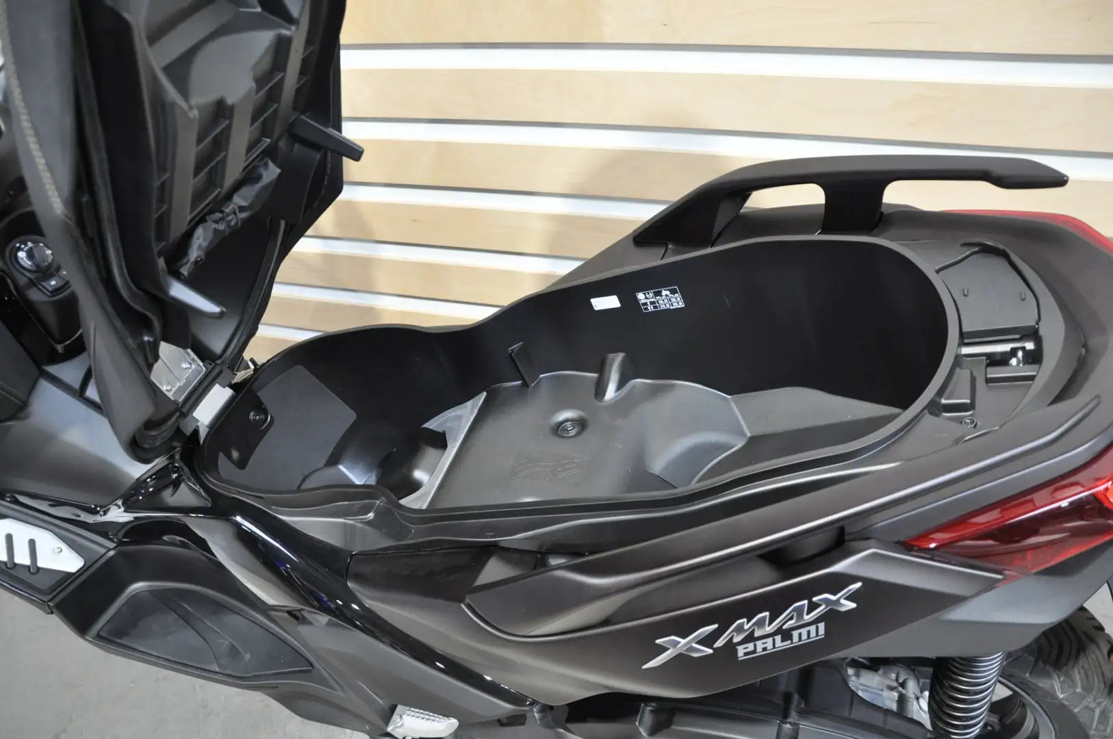 Yamaha X-Max 125 Maro - 2