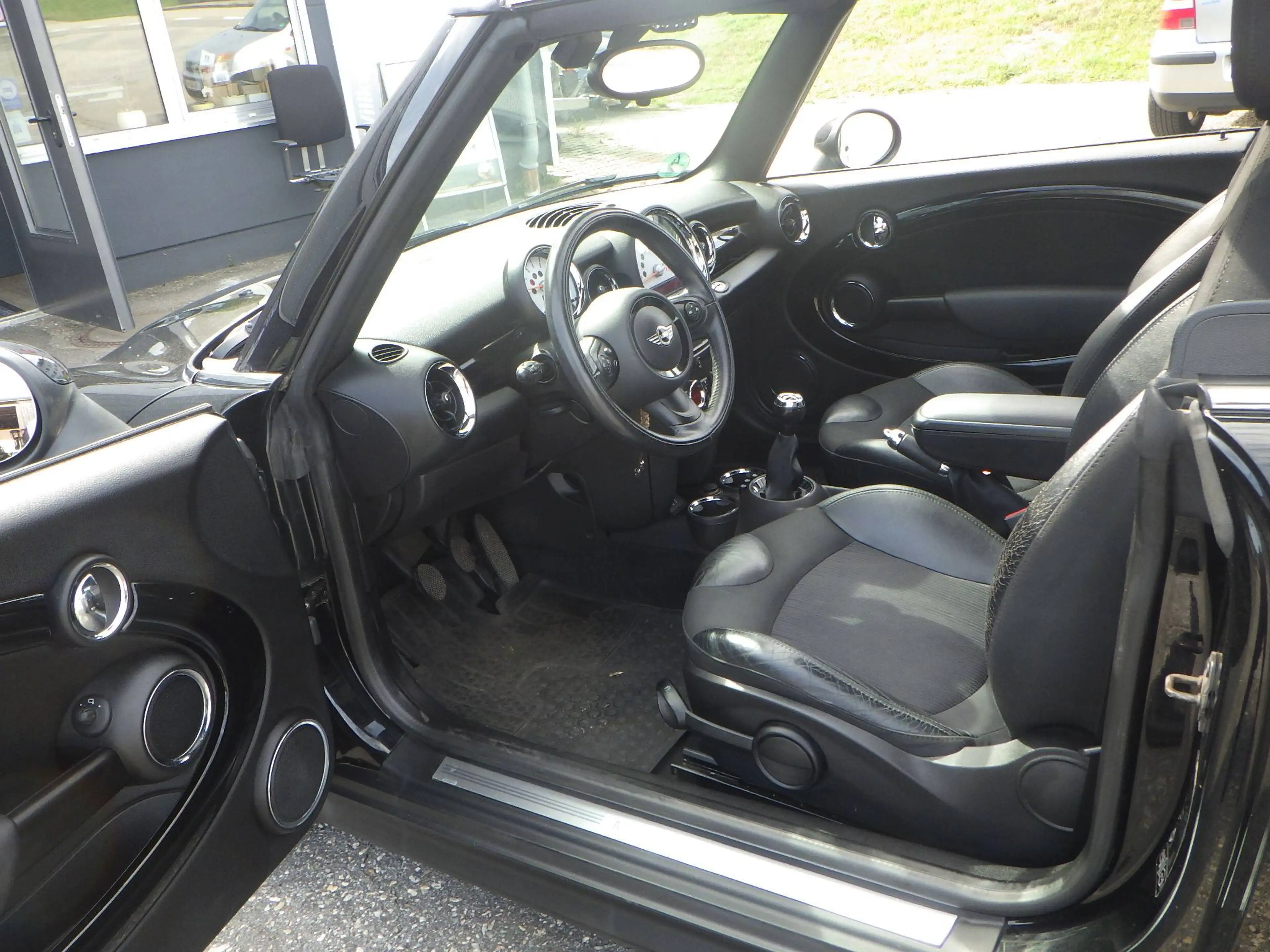 MINI Cooper Cabrio Cooper — photo 7