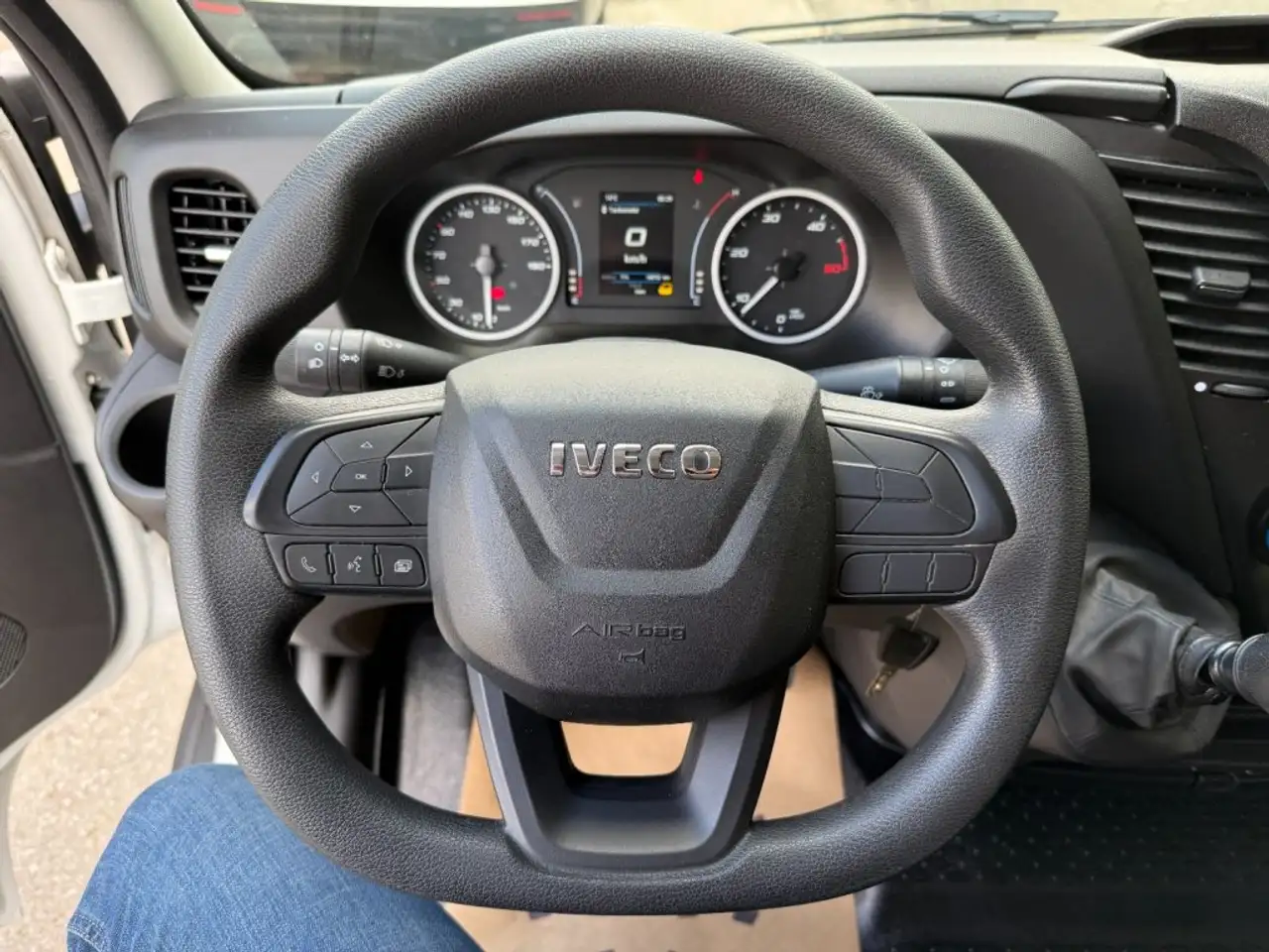 Iveco Daily 2022 — фото 8
