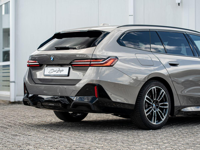 BMW 520 d xDrive Tour M-Sport AHK PANO KoZg SLüft H&K — photo 9