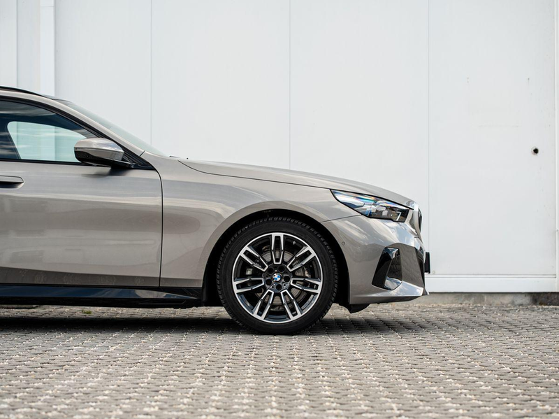 BMW 520 d xDrive Tour M-Sport AHK PANO KoZg SLüft H&K — photo 8