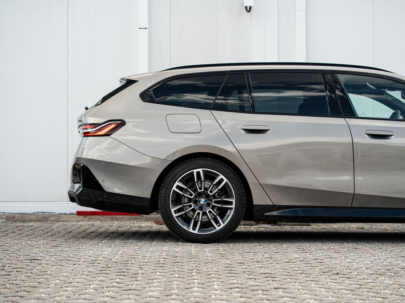 BMW 520 d xDrive Tour M-Sport AHK PANO KoZg SLüft H&K — photo 7