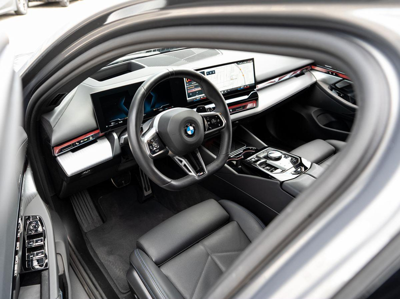 BMW 520 d xDrive Tour M-Sport AHK PANO KoZg SLüft H&K — photo 10