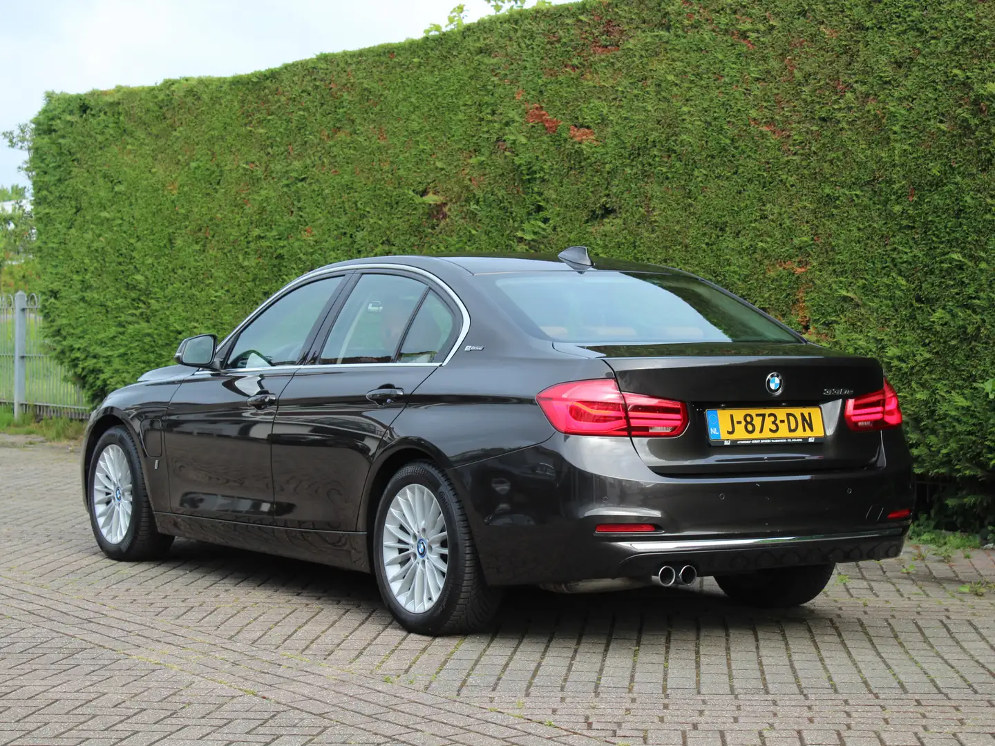 BMW 330 3-serie 330e Centennial High Executive Marrón - 2