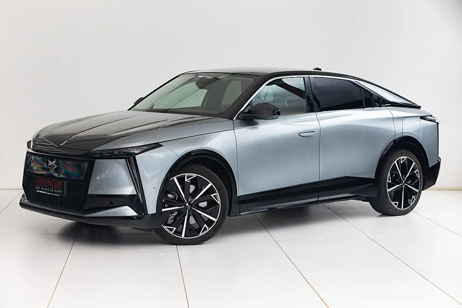 DS Automobiles N°8 DS N8 Long Range 97,2kWh AWD Etoile Aut. Grau - 1