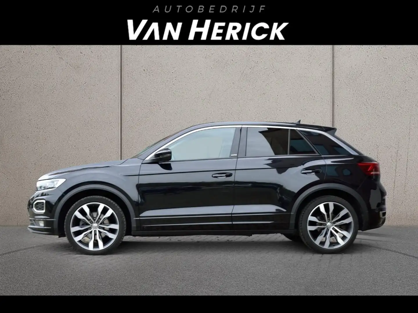 Volkswagen T-Roc 1.5 TSI 150pk Automaat R-Line | ACC | Navigatie | Zwart - 2