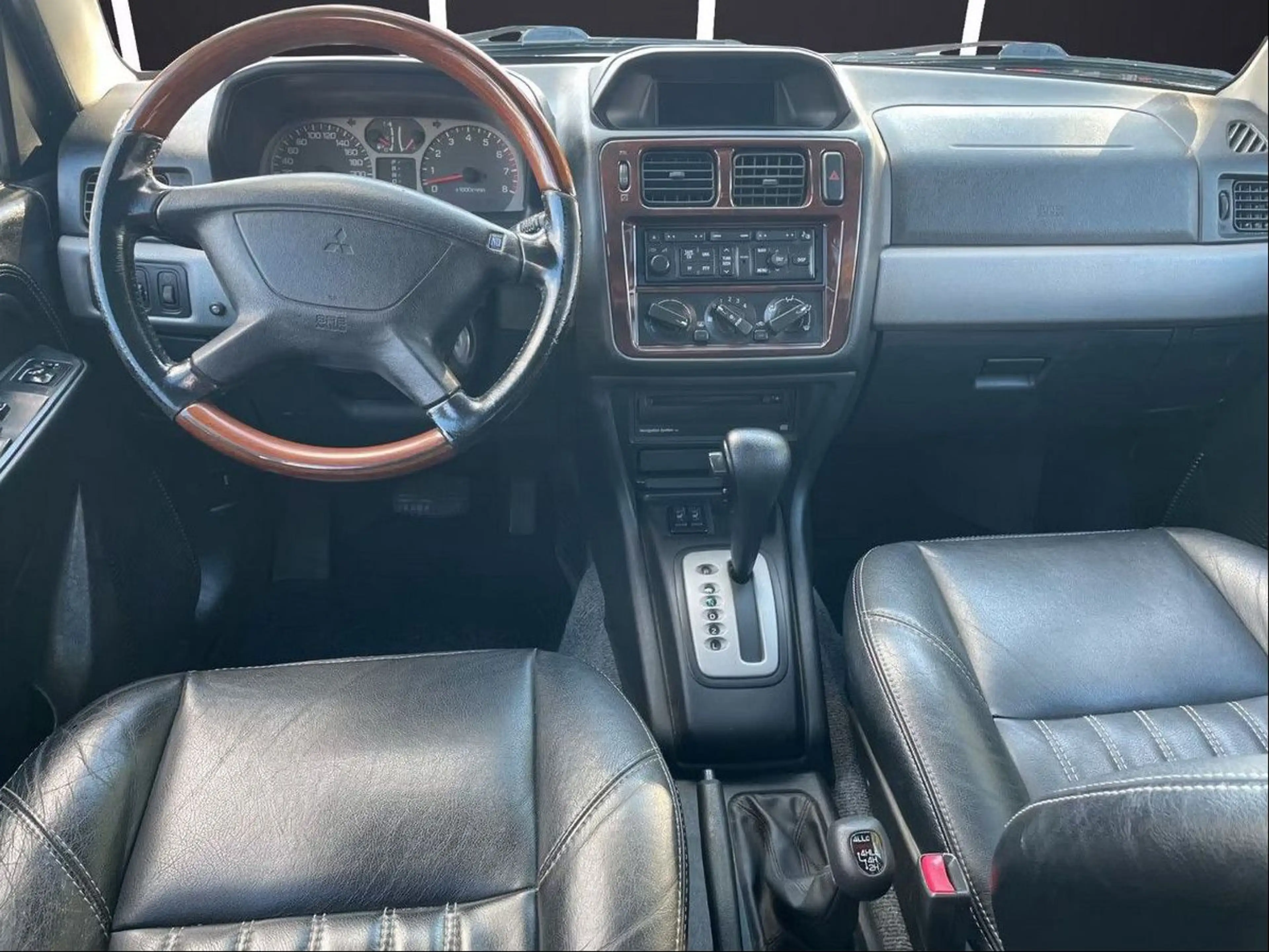Mitsubishi Pajero 2,0 GDI/Automatik/4WD/AHK/Leder/Nawi/GSD — photo 11