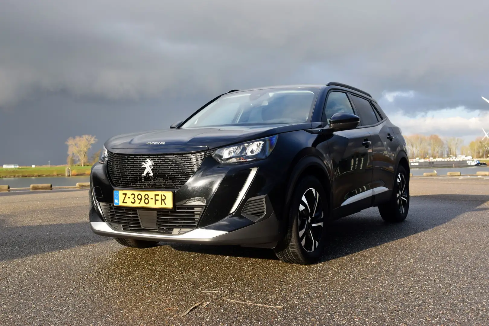 Peugeot e-2008 EV Act.Pack 50 kWh Schwarz - 2