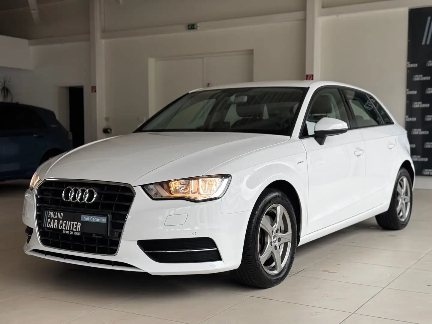 Audi A3 Sportback attraction Weiß - 1