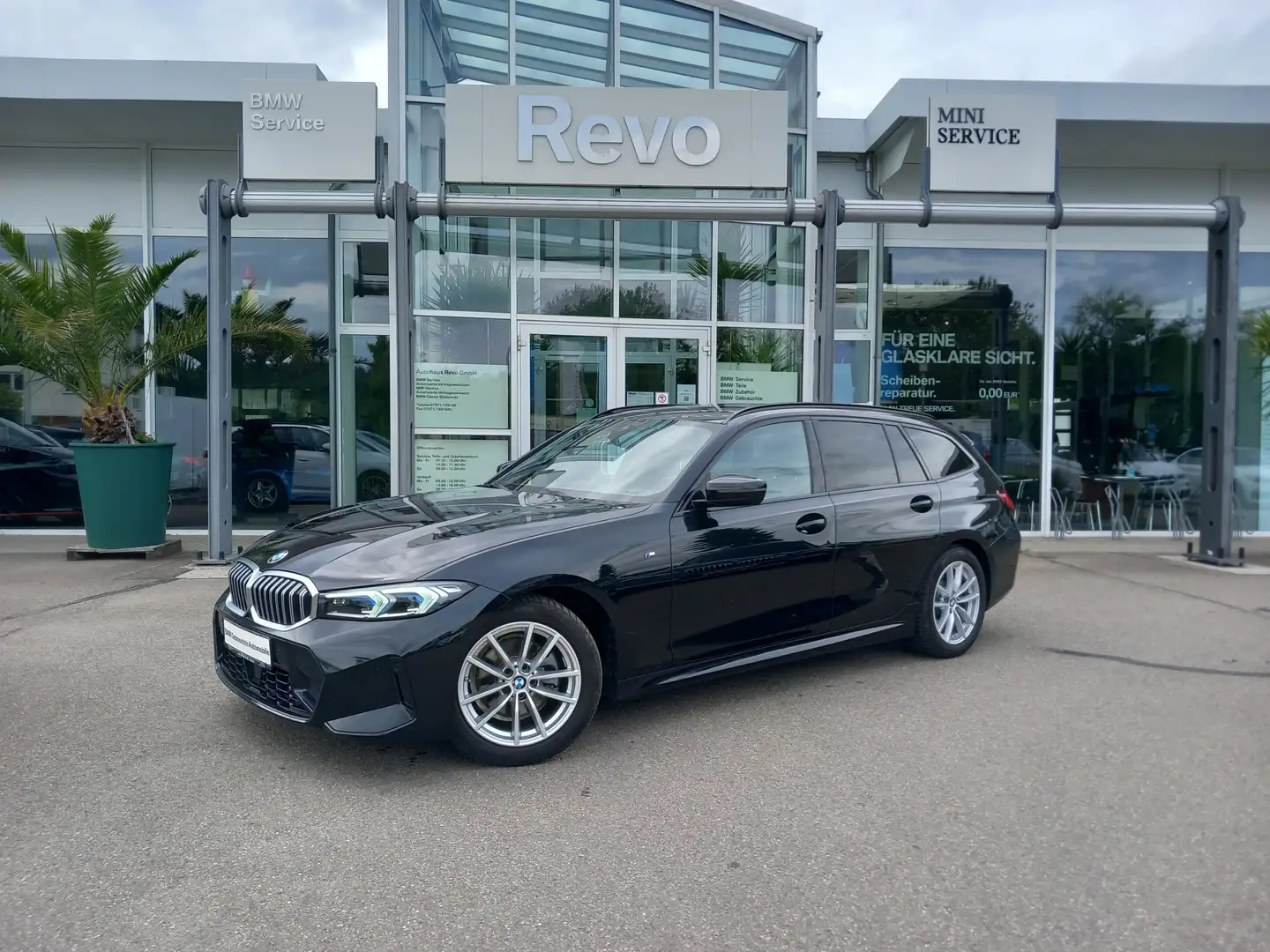 BMW 320 d Touring xDrive Aut MSport AHK Panorama LED DAB Schwarz - 1