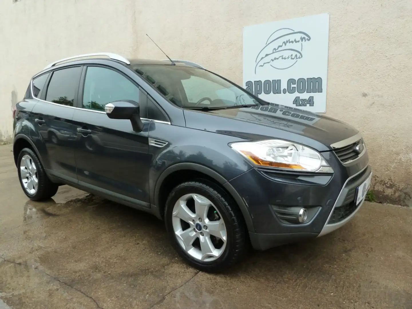 Ford Kuga 2.0TDCI Trend 4WD Zwart - 1