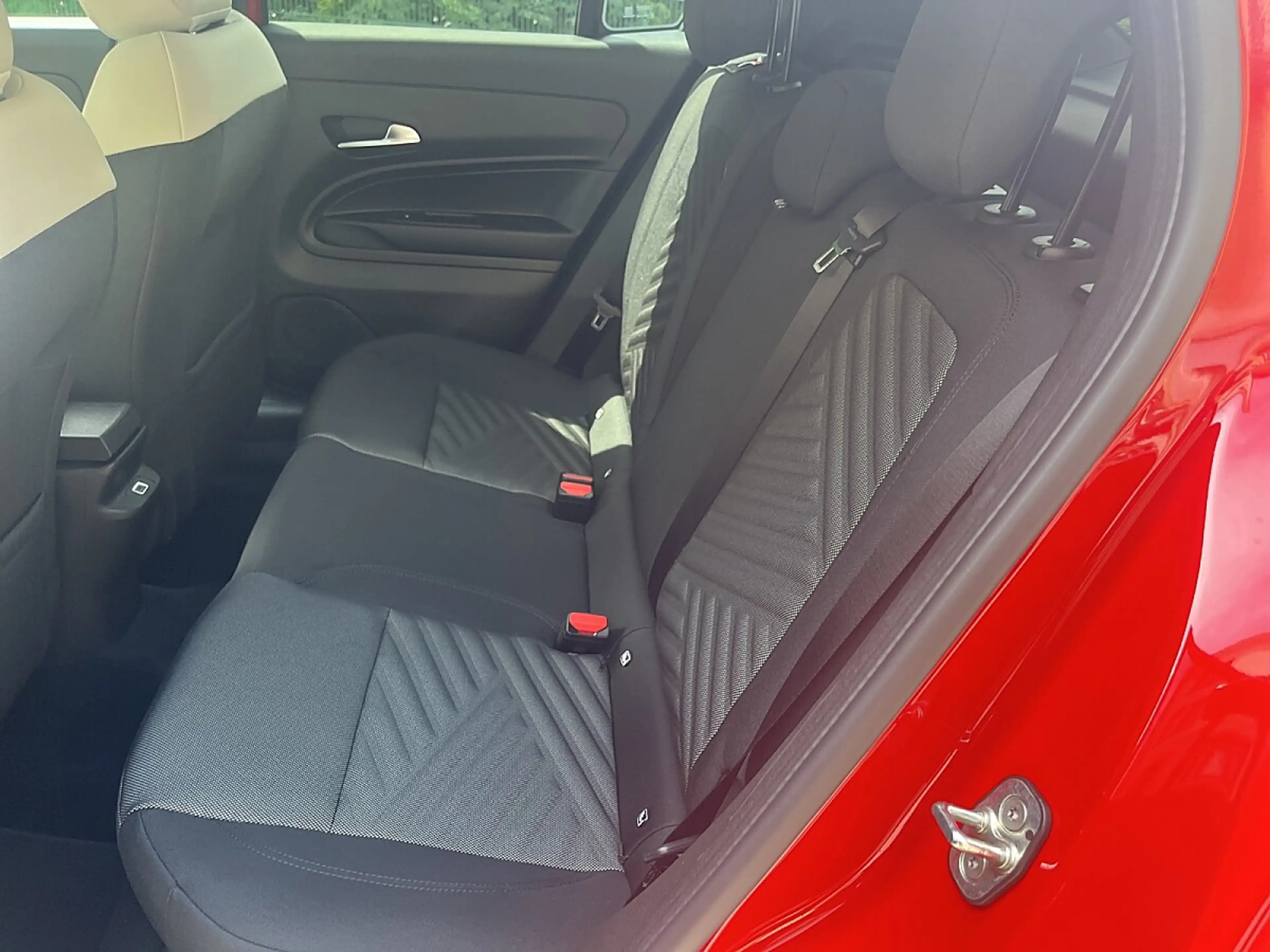 Fiat 600e 600 Elektro 54 kWh La Prima Aktionspreis € 30.910 — photo 7