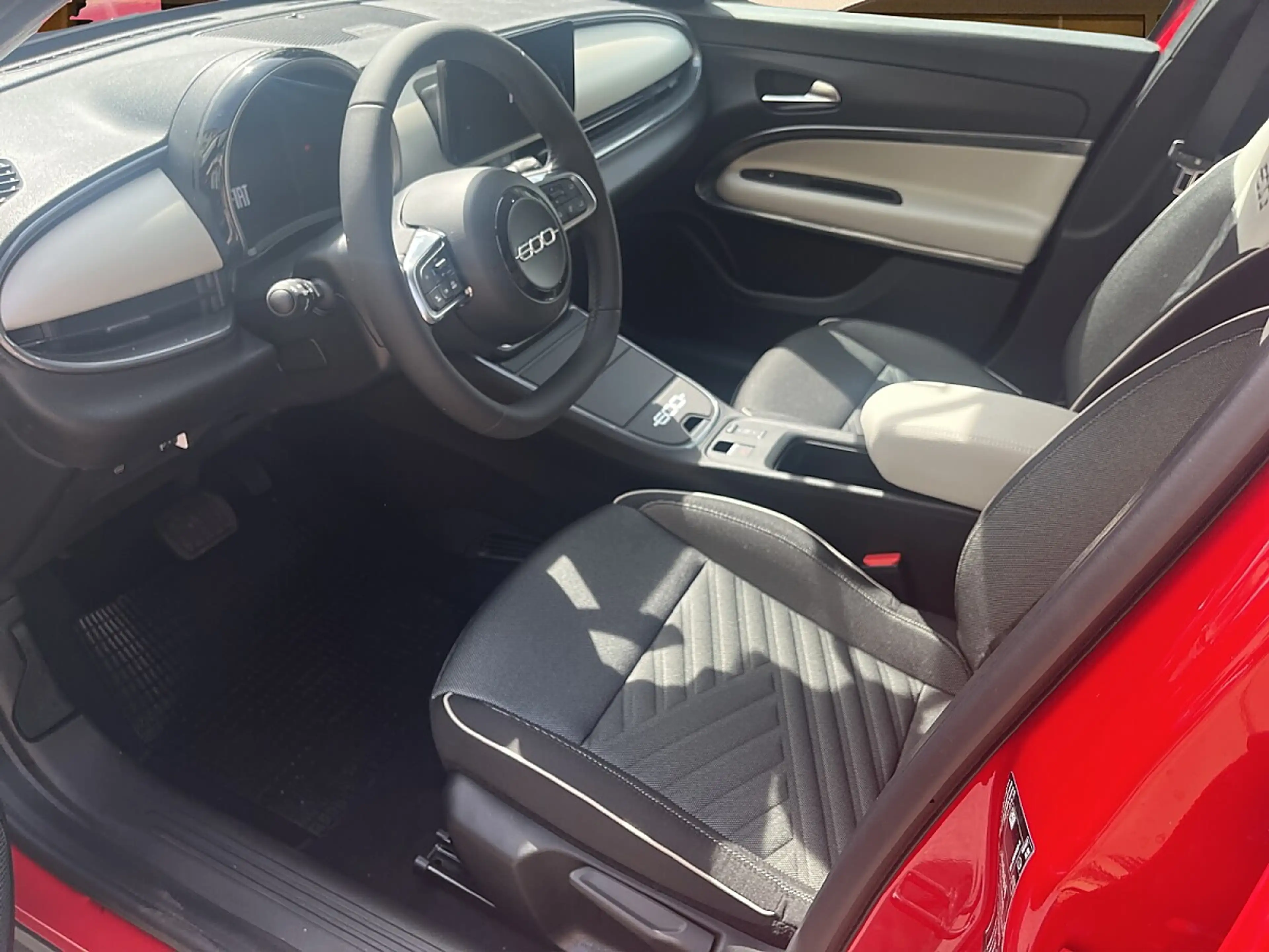 Fiat 600e 600 Elektro 54 kWh La Prima Aktionspreis € 30.910 — photo 4