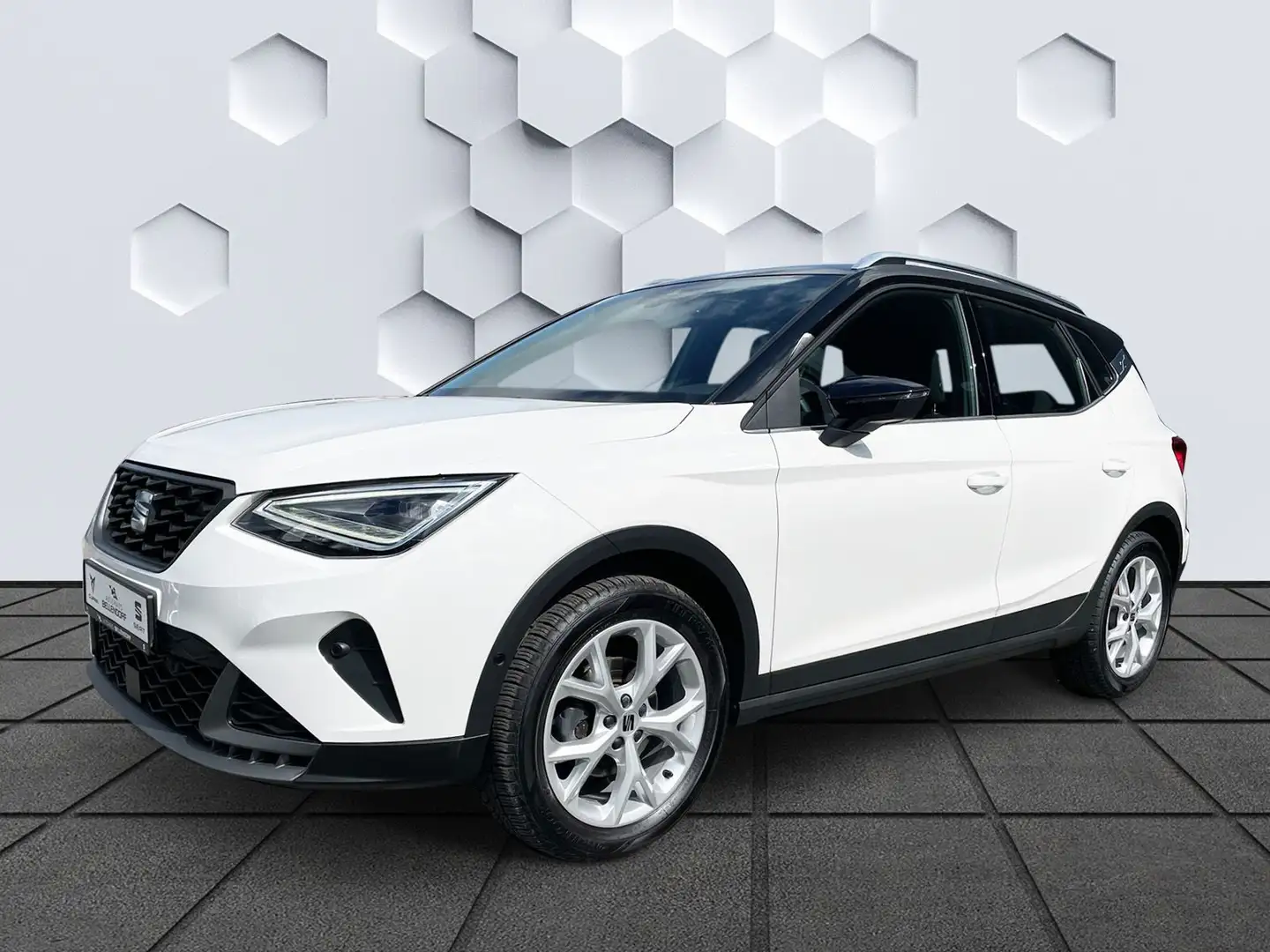 SEAT Arona 1.0 TSI DSG FR AHK Navi SHZ Wit - 1