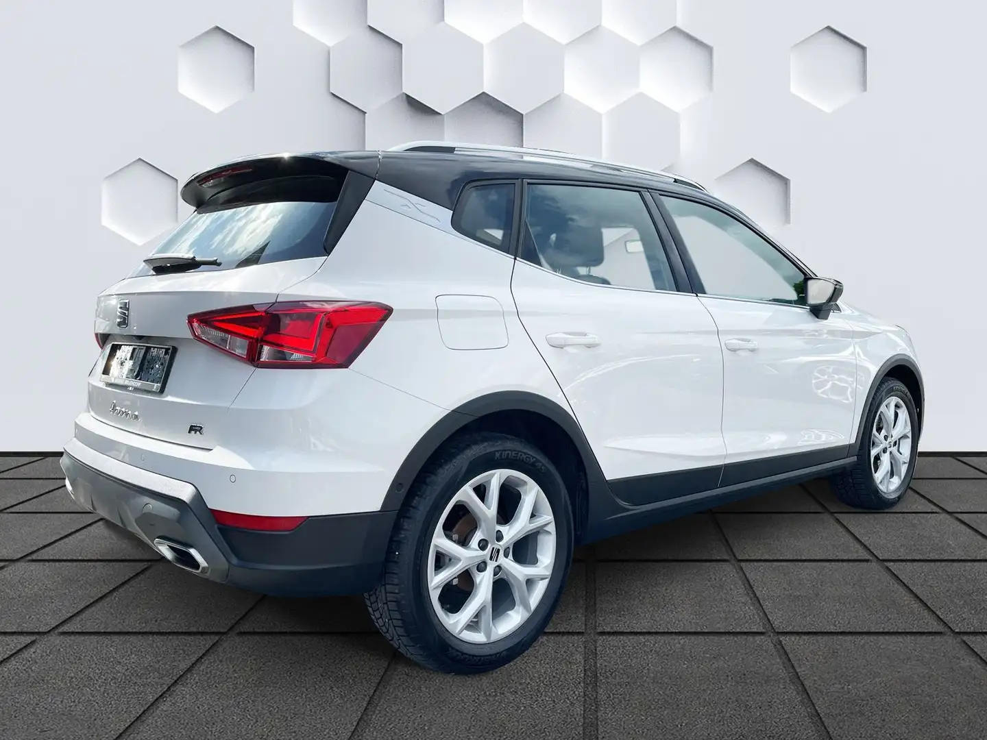 SEAT Arona 1.0 TSI DSG FR AHK Navi SHZ Wit - 2