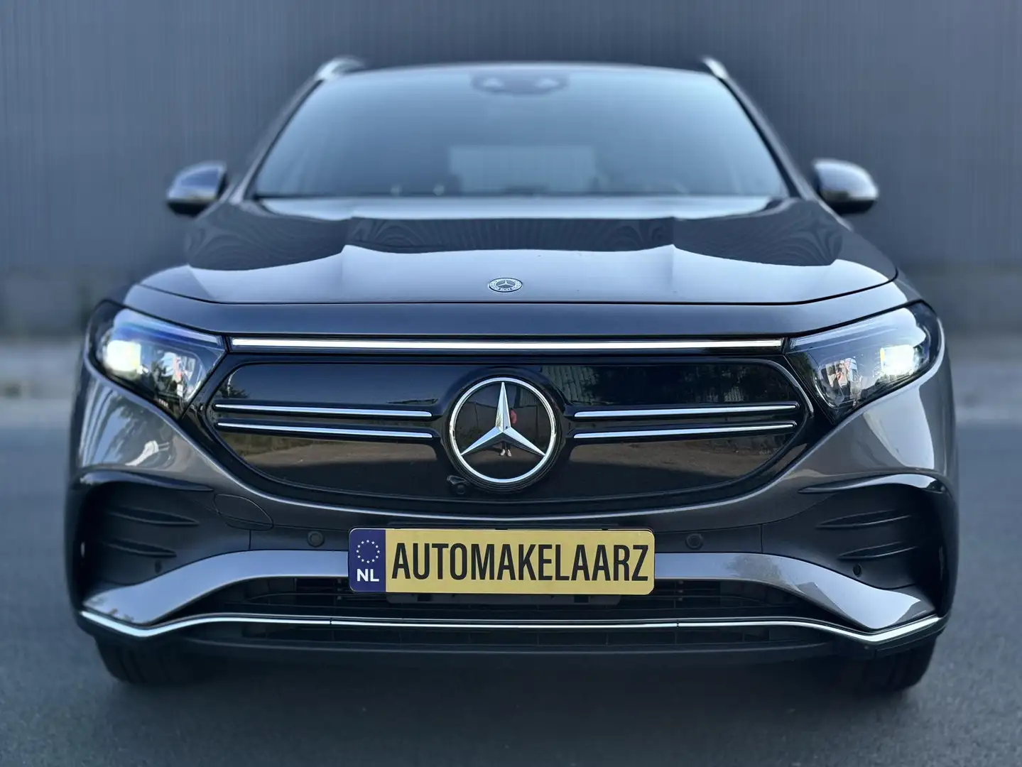 Mercedes-Benz EQA 300 4MATIC AMG Line 71 kWh AMB-LIGHT|CAMERA Grijs - 2
