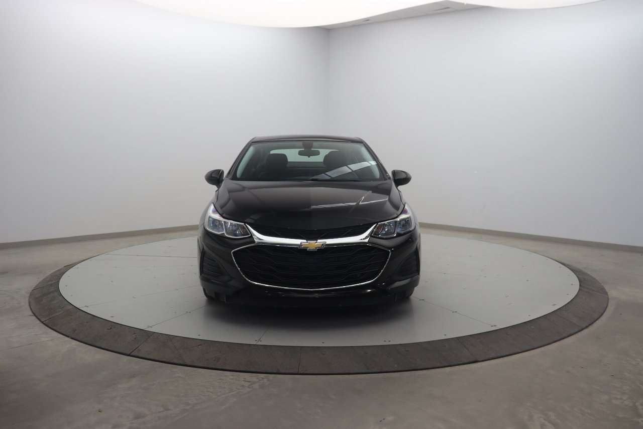 2019 Chevrolet Cruze LS — photo 2