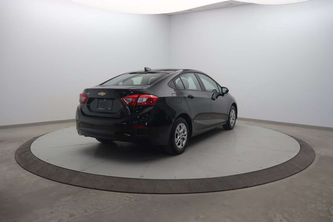 2019 Chevrolet Cruze LS — photo 4