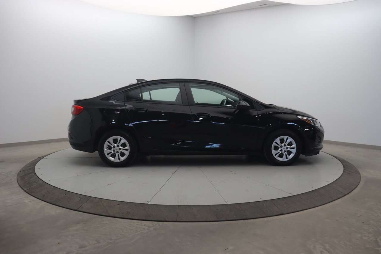 2019 Chevrolet Cruze LS — photo 3