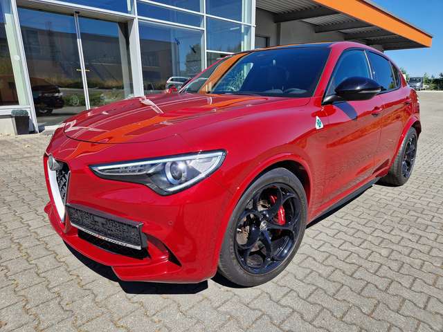 Imagine Alfa Romeo Stelvio Quadrifoglio Q4